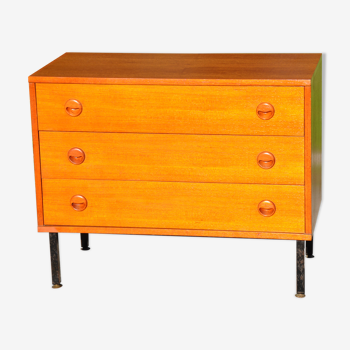 Scandinavian-type chest of drawers