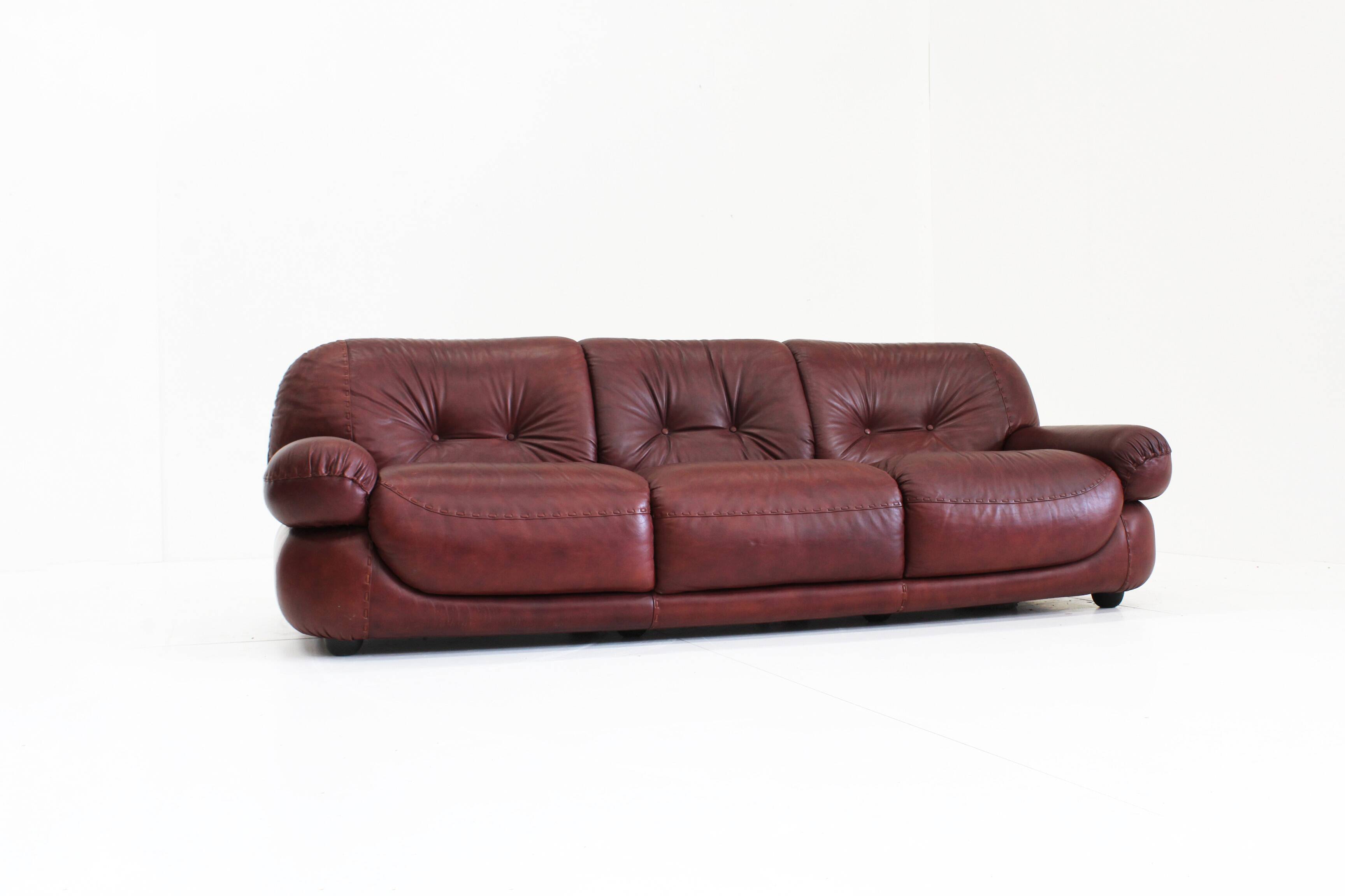 Sapporo Italian leather sofa Mobil Girgi 70s