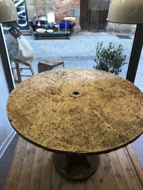 Garden table faux wood rock style