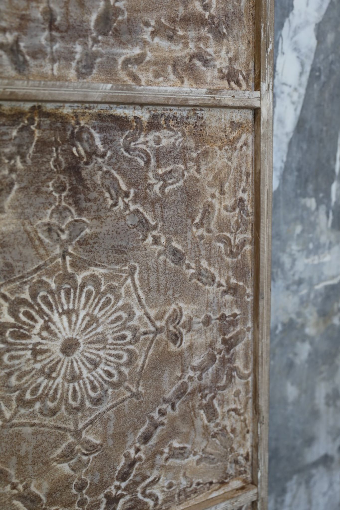 Screen - decorative panel in 3 wings - metal and wood rosettes