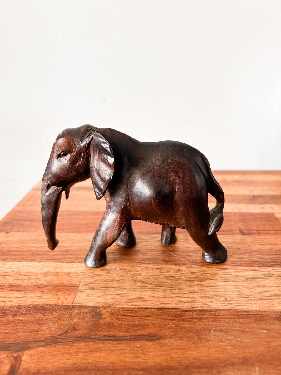 Éléphant en ébène
