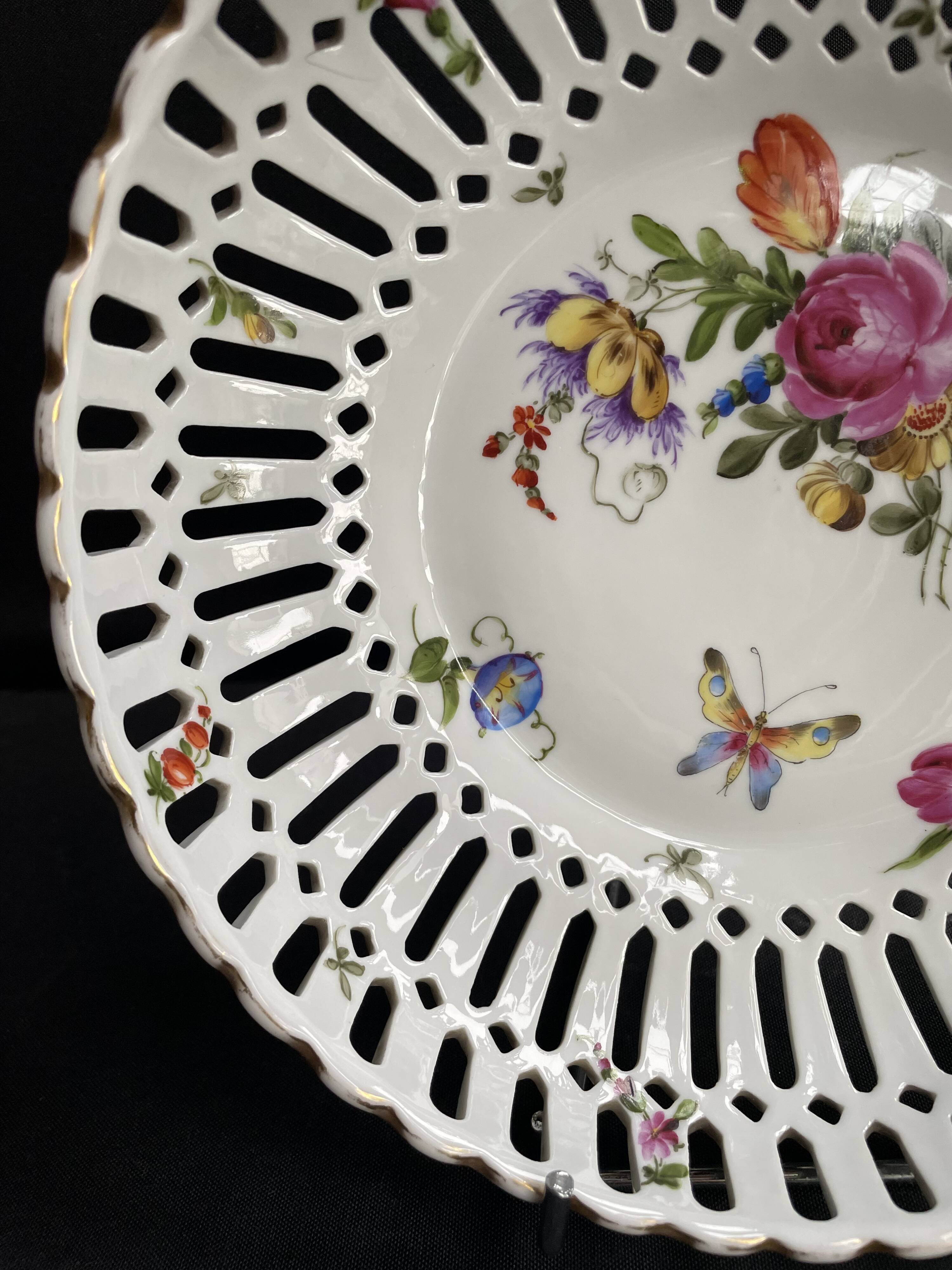 Openwork porcelain bowl with hand decoration – Von Schierholz manufactory in Plaue