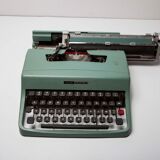 Typewriter olivetti lettera 32