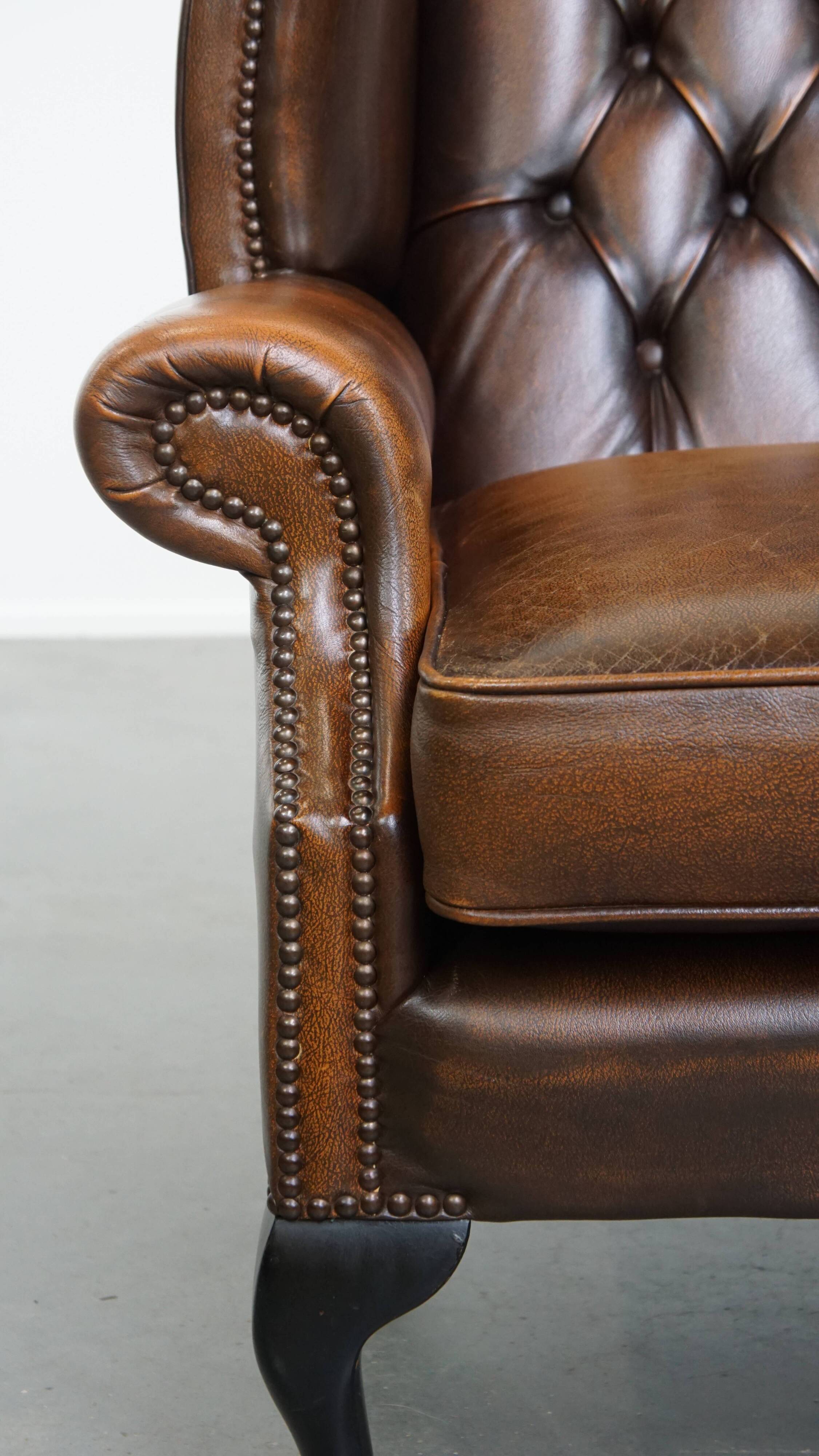 Fauteuil Chesterfield en cuir de vache marron de style anglais
