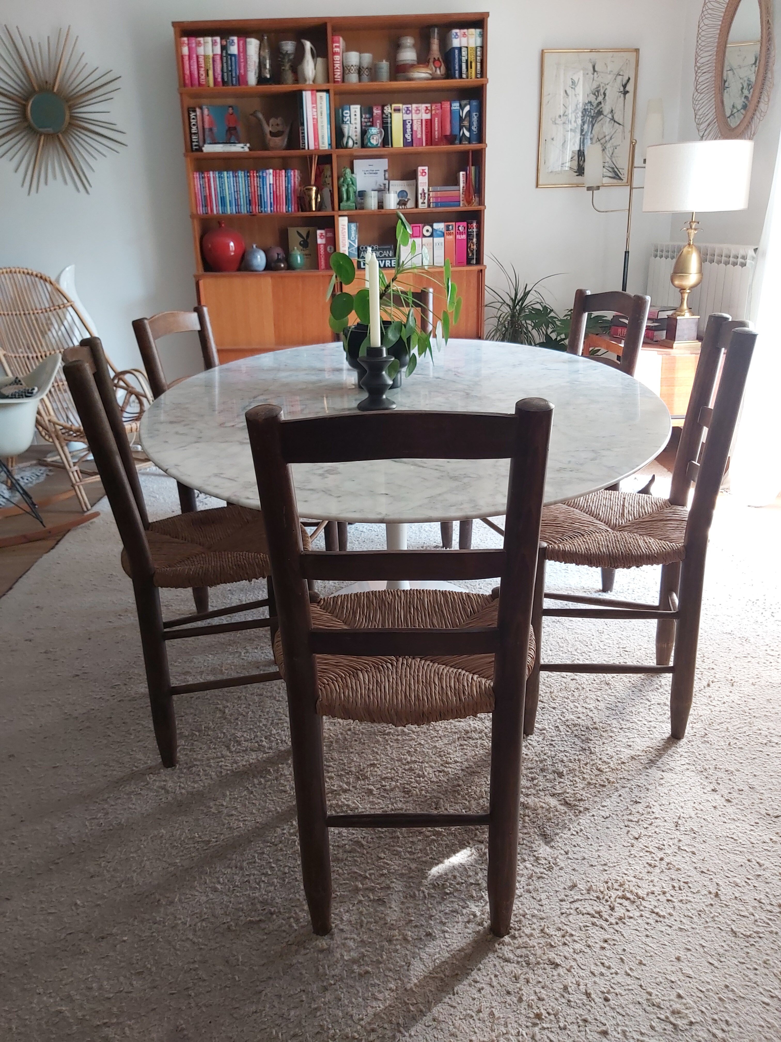 Set of 6 wooden chairs and 50s straw