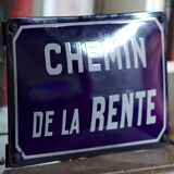 Ancienne plaque de rue émaillée et bombée "chemin de la rente", en parfait état, sur son support en fonte