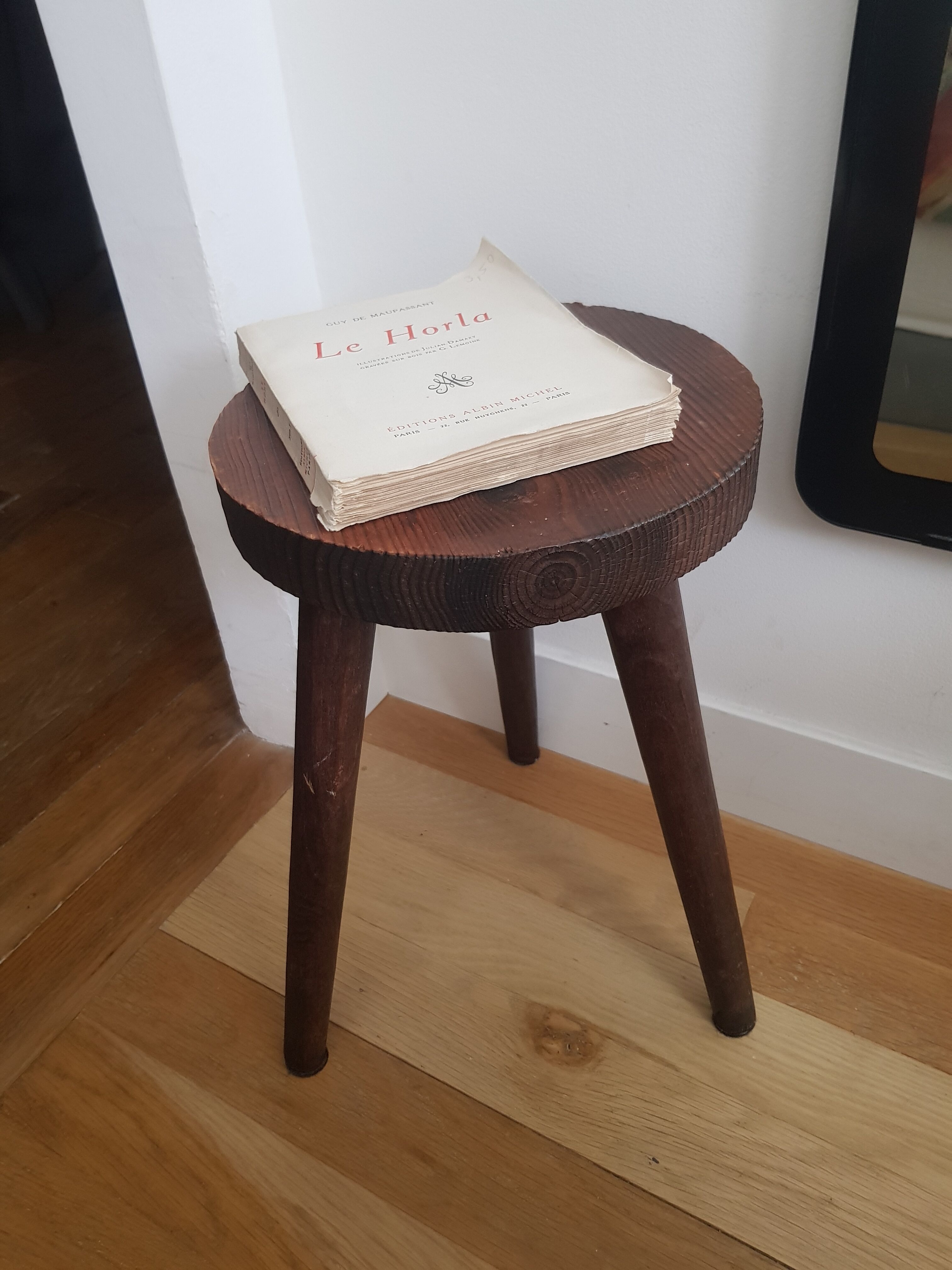 Tripod stool