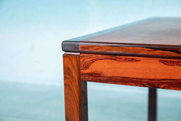 Table basse scandinave vintage rénovée, table moderne du milieu du siècle.