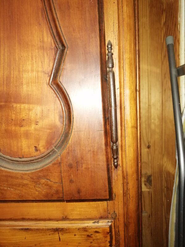 Homme Debout en Merisier Massif