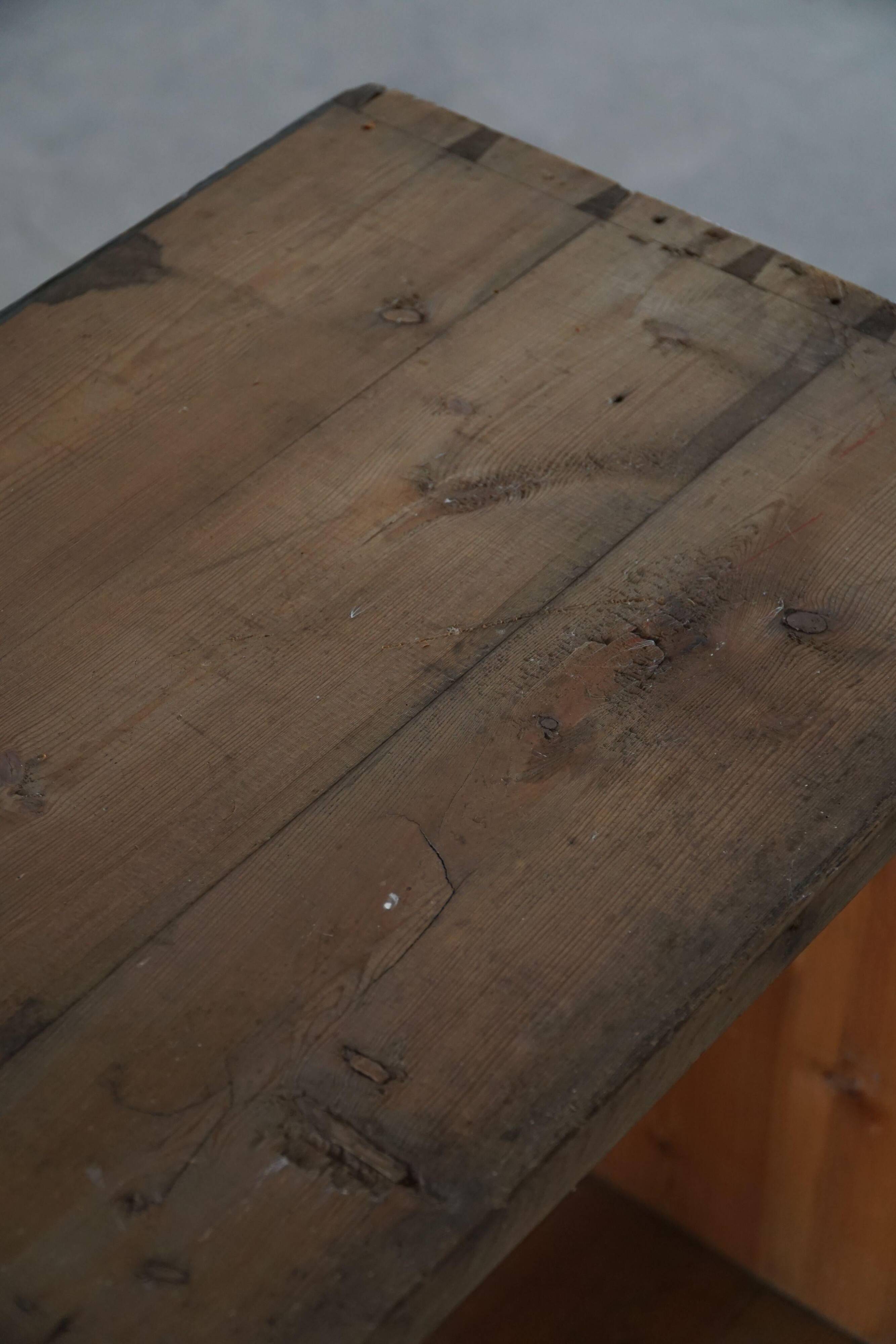 Primitive French shelf from the early 20th century in patinated oak, Wabi Sabi, 1920s.