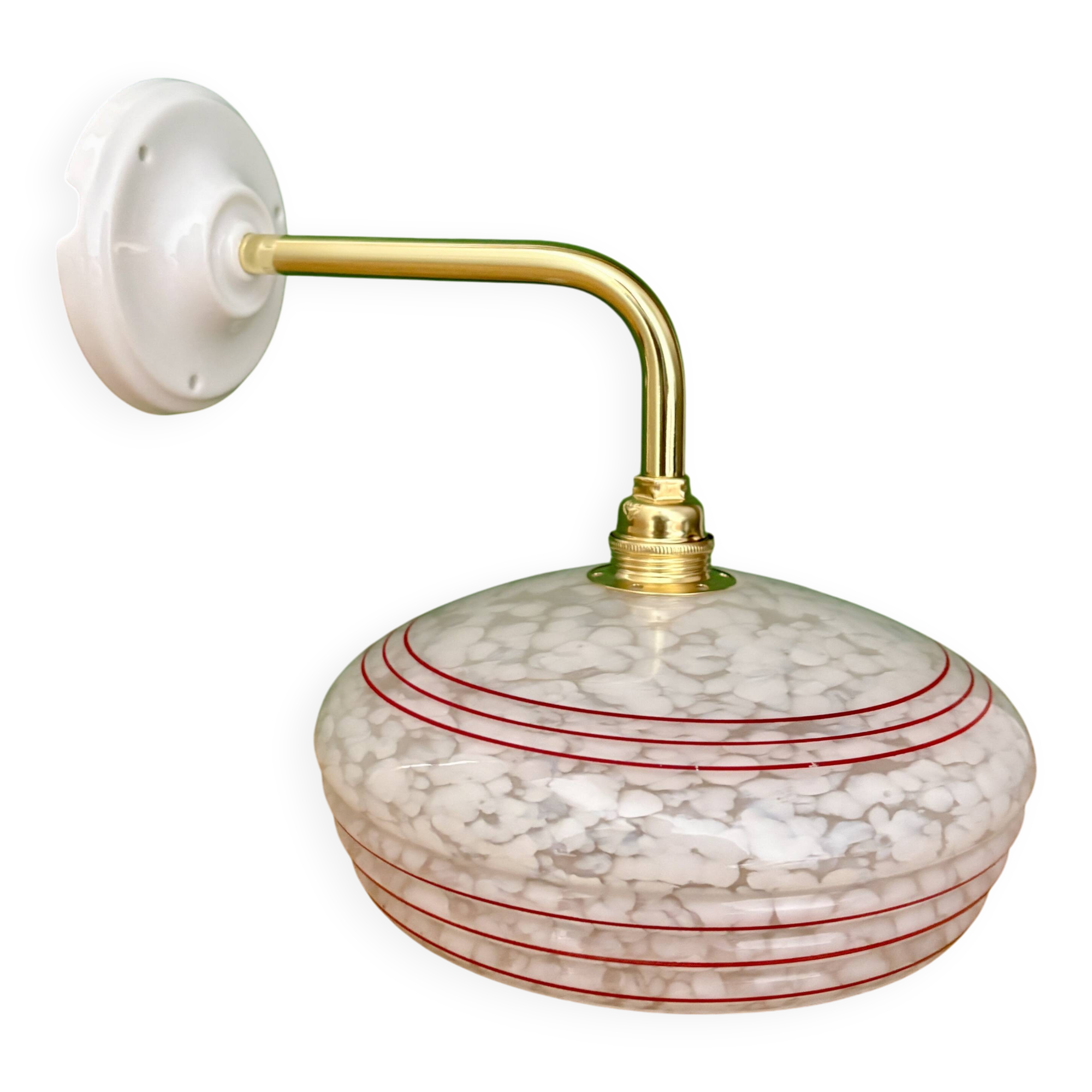 Applique coudée abat-jour vintage en verre de clichy blanc liserés rouges