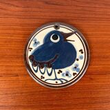 Mid-century Danish studio wall plate in pottery with bird design by Erling & Karin Heerwagen, 1976.