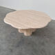 Table basse en travertin sculptural français élégant, années 1980