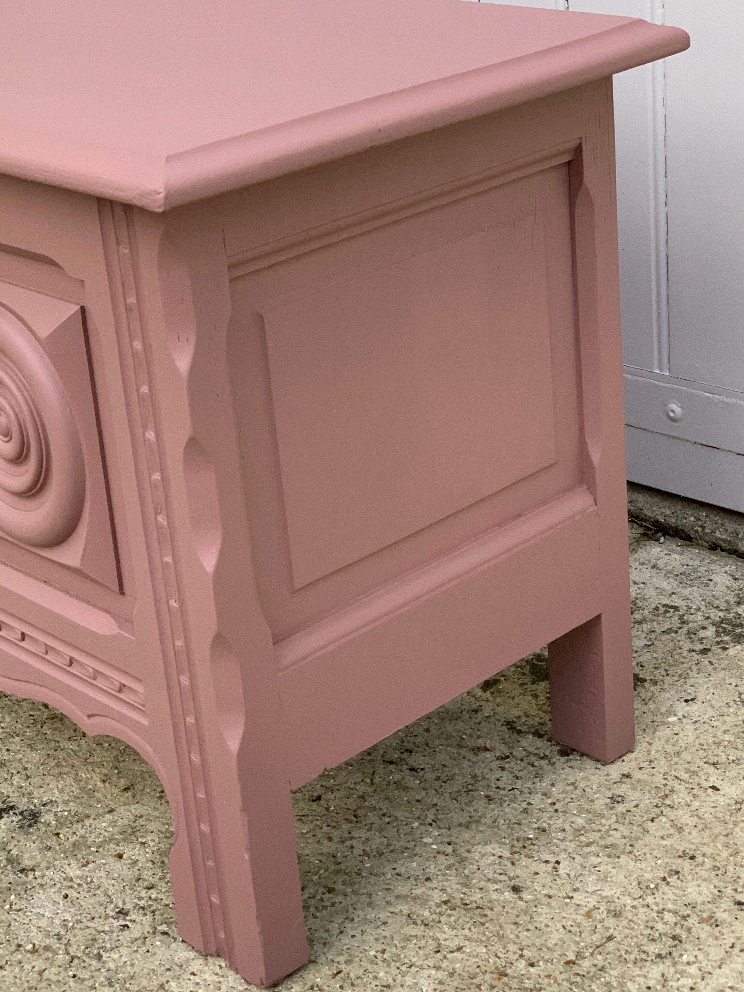 Old pink chest bench 1950