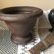 Mortier en fonte et pilon en bois