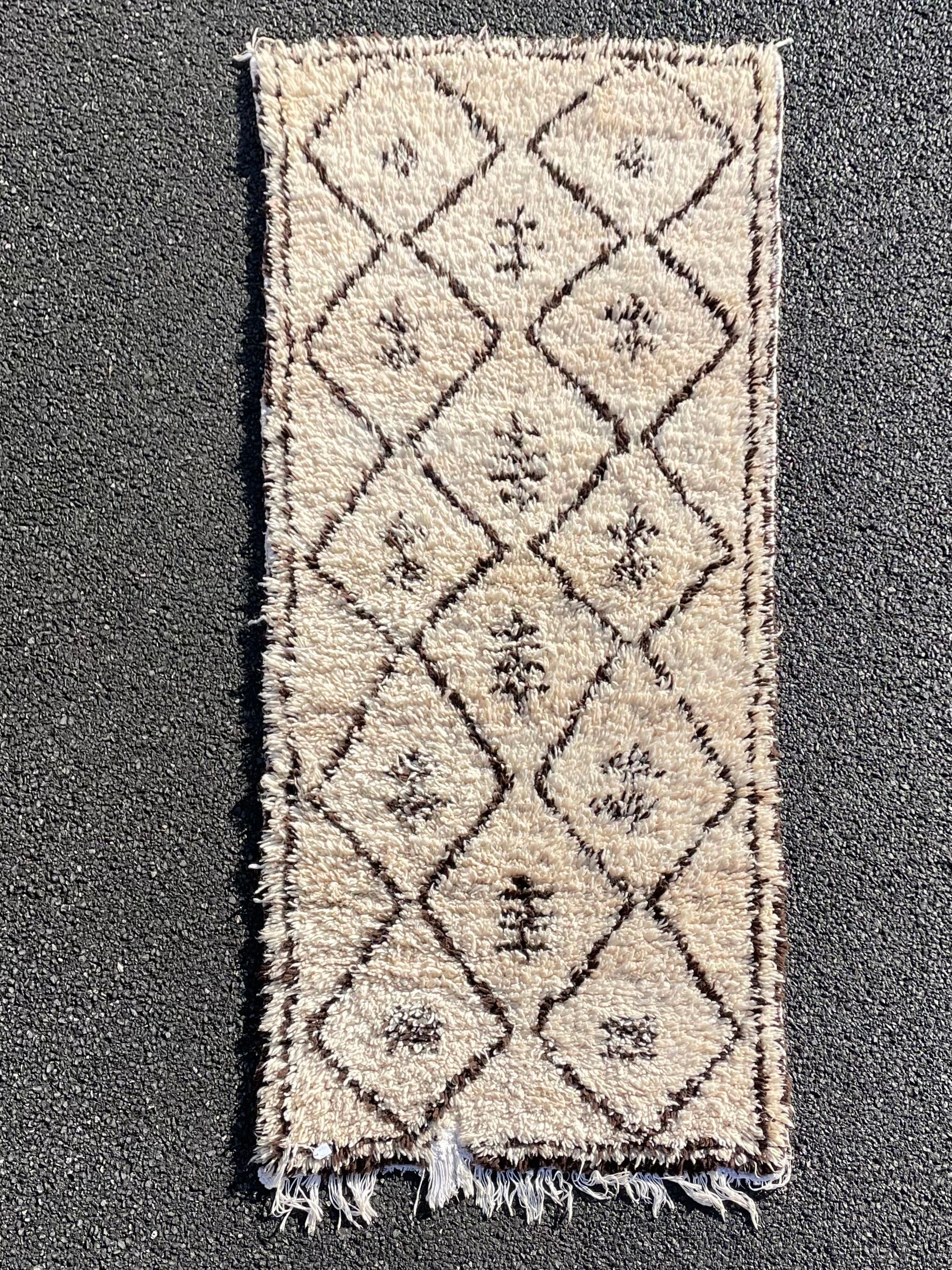 Moroccan berber carpet beni ouarain wool 90x195 cm