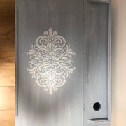Joli pupitre / bureau d’enfant en bois