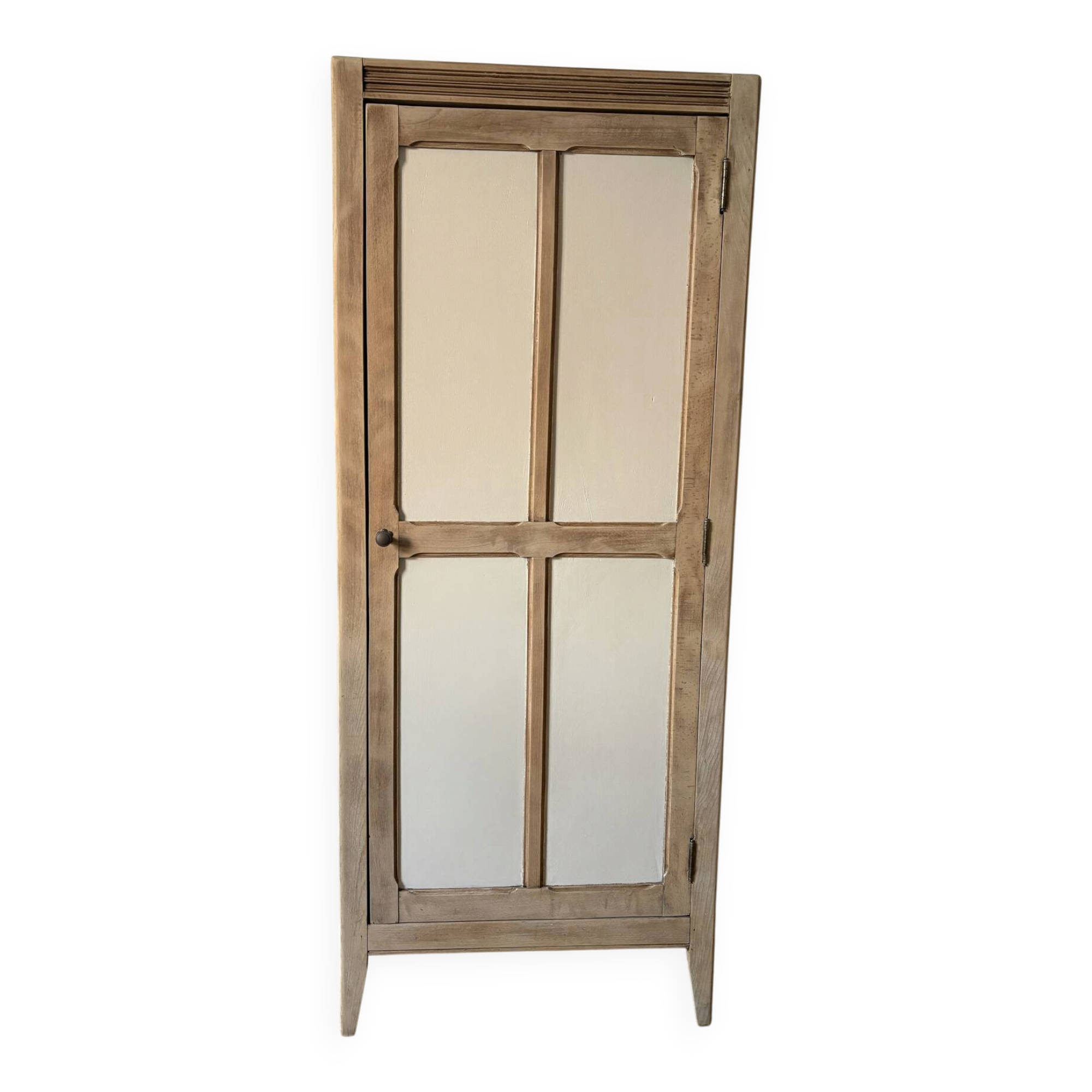 Armoire parisienne