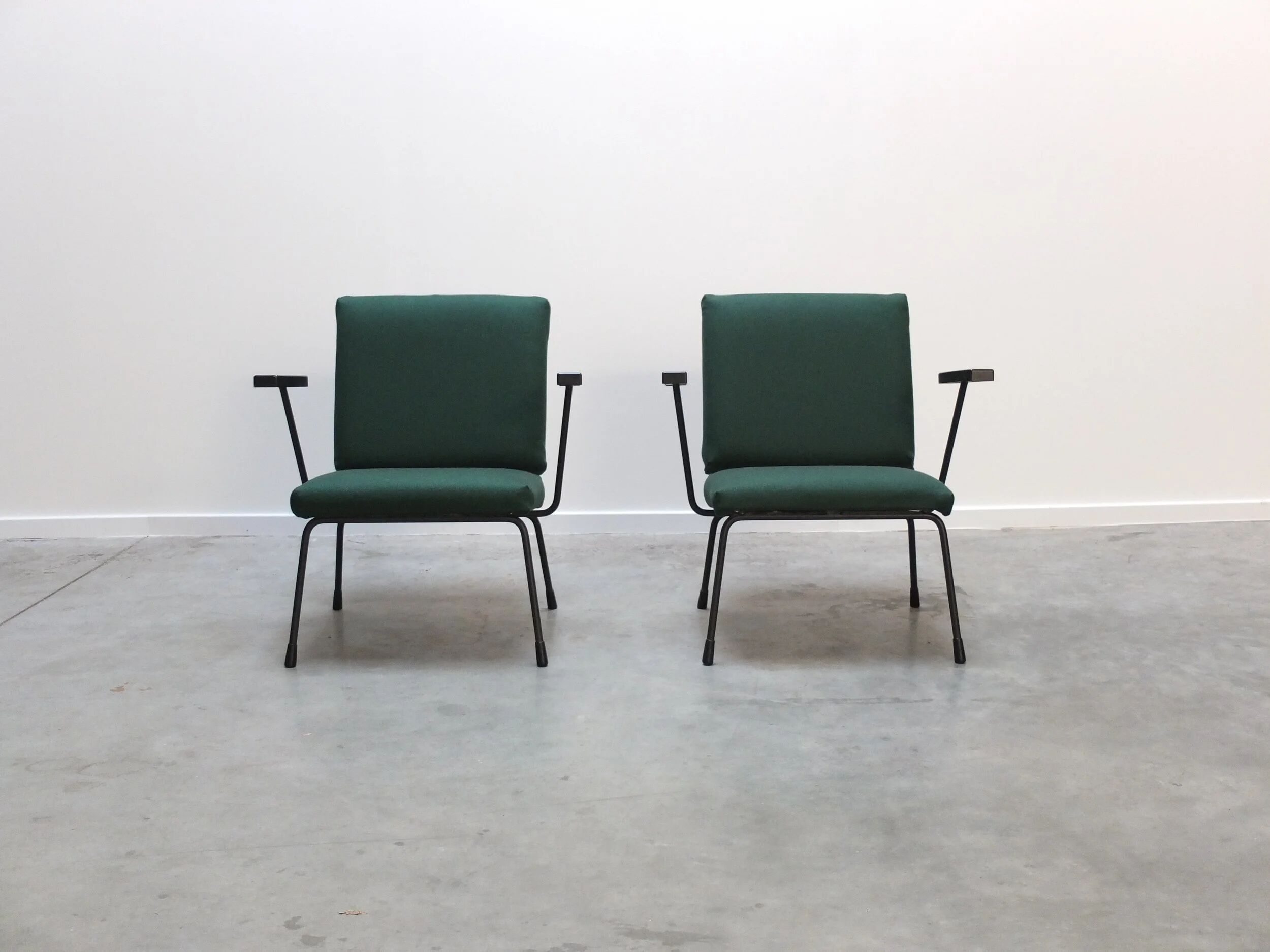 Modernist pair of '1401' easy chairs by Wim Rietveld for Gispen, 1954