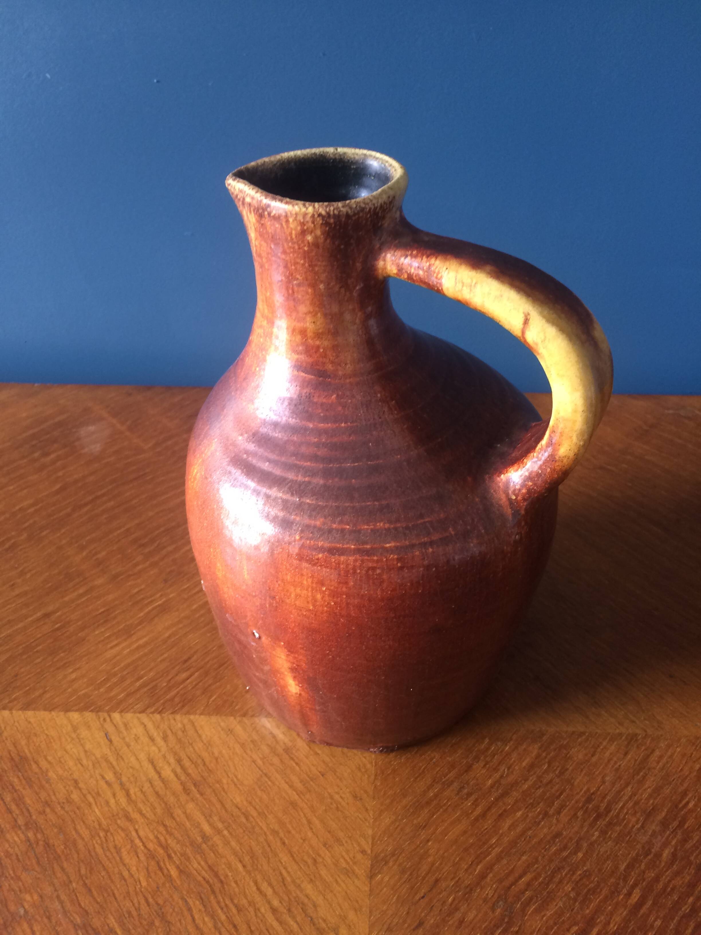 Set of 2 Accolay pitchers from the 1960s