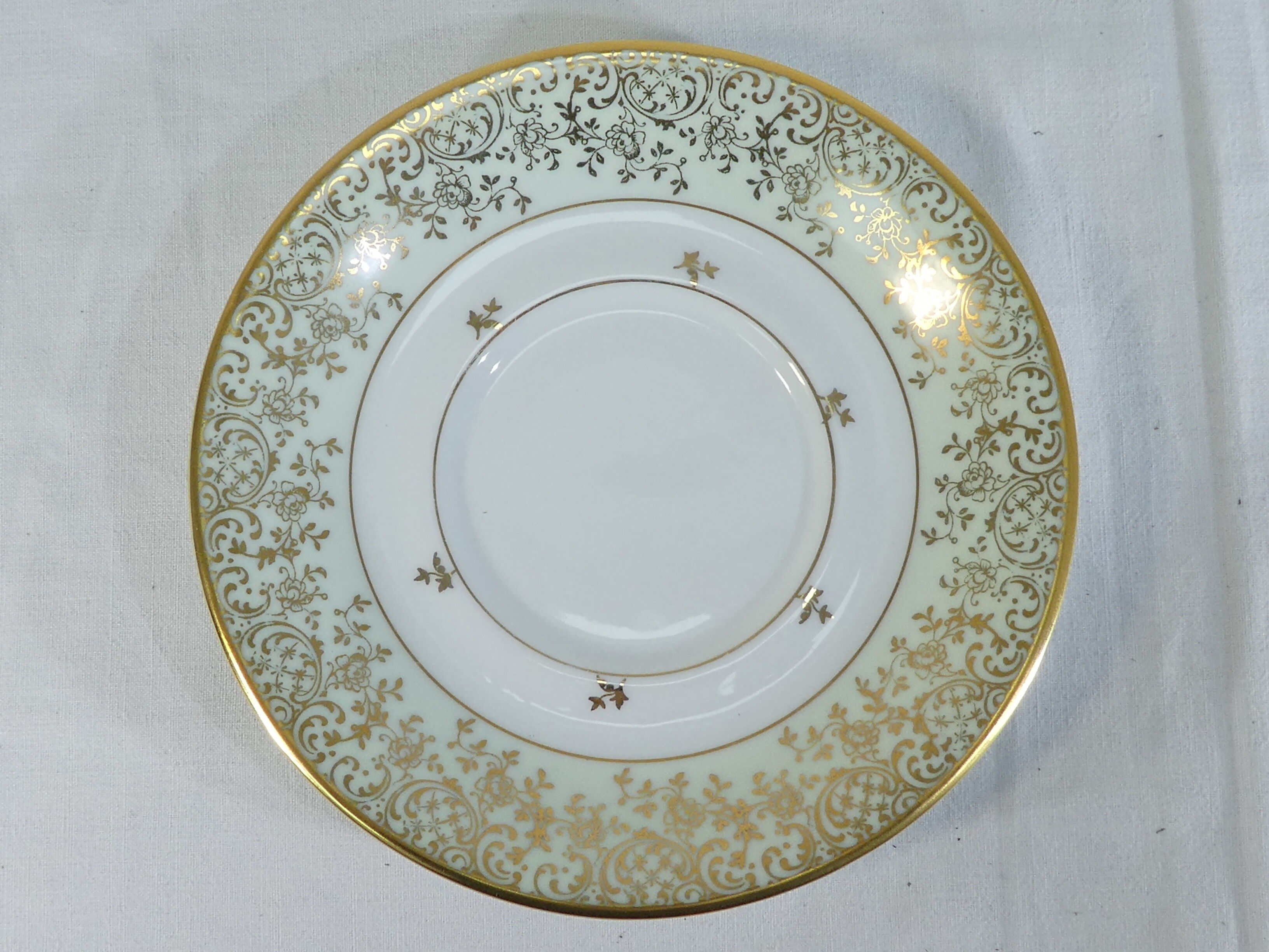 Green and gilded LIMOGES porcelain cup and cup lunch