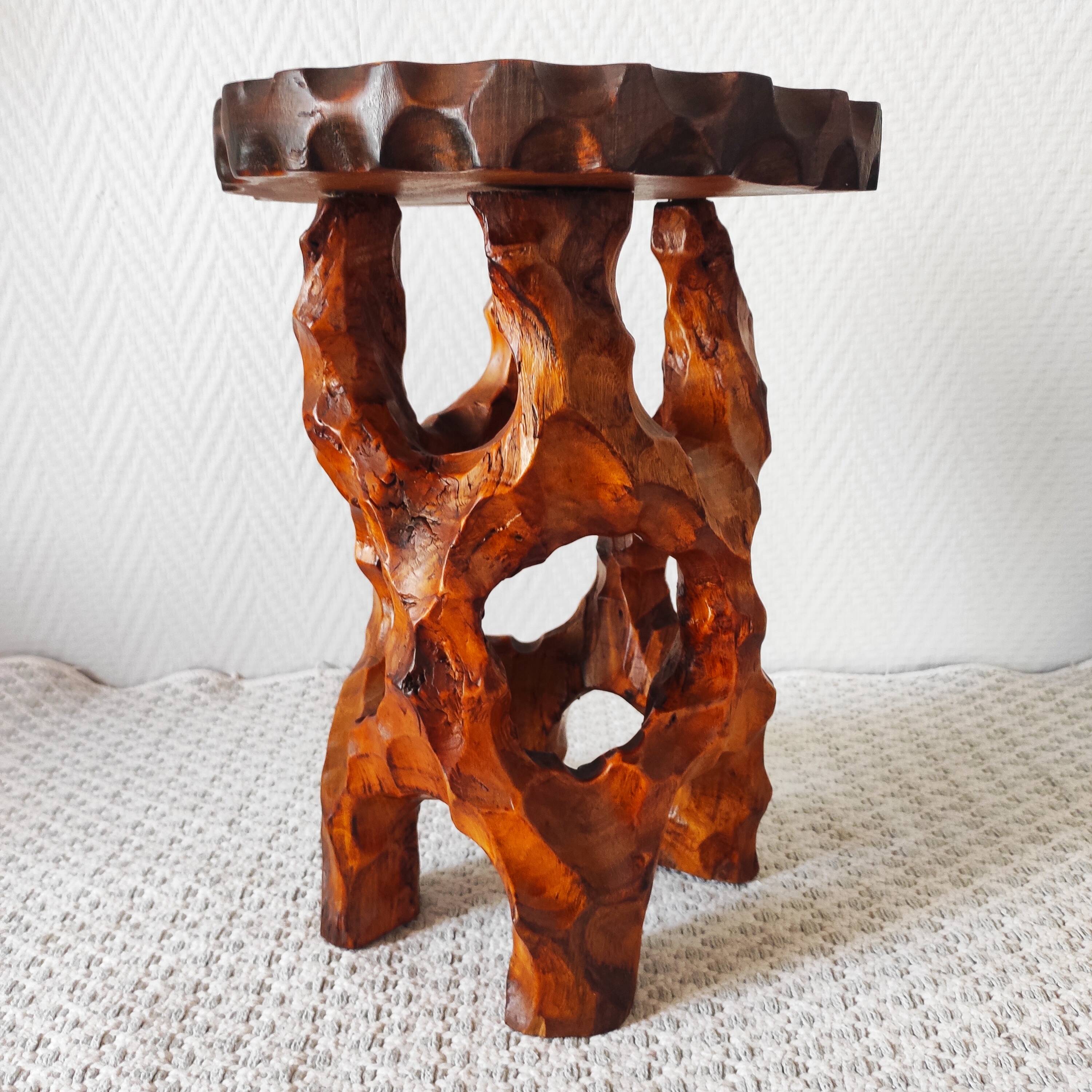 Biomorphic stool in carved wood – Vintage organic work from the 1960s.