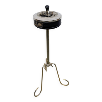 Tripod standing ashtray