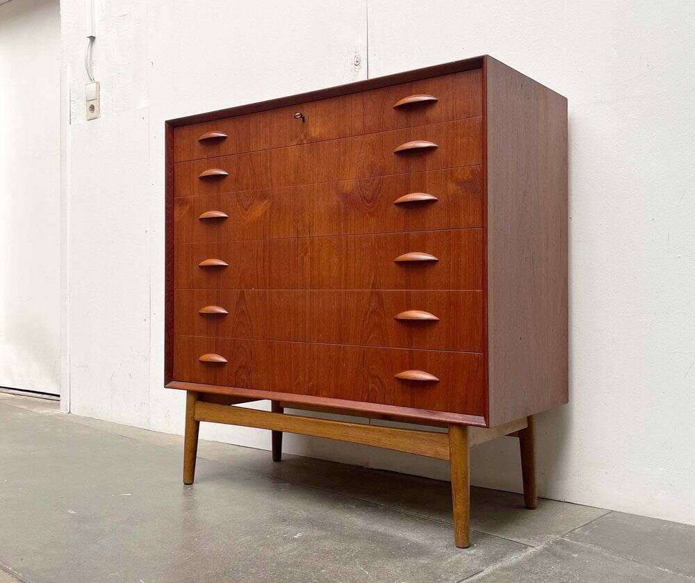 Danish commode model 314 in teak by Johannes Sorth for Nexø Møbelfabrik, 1960s.