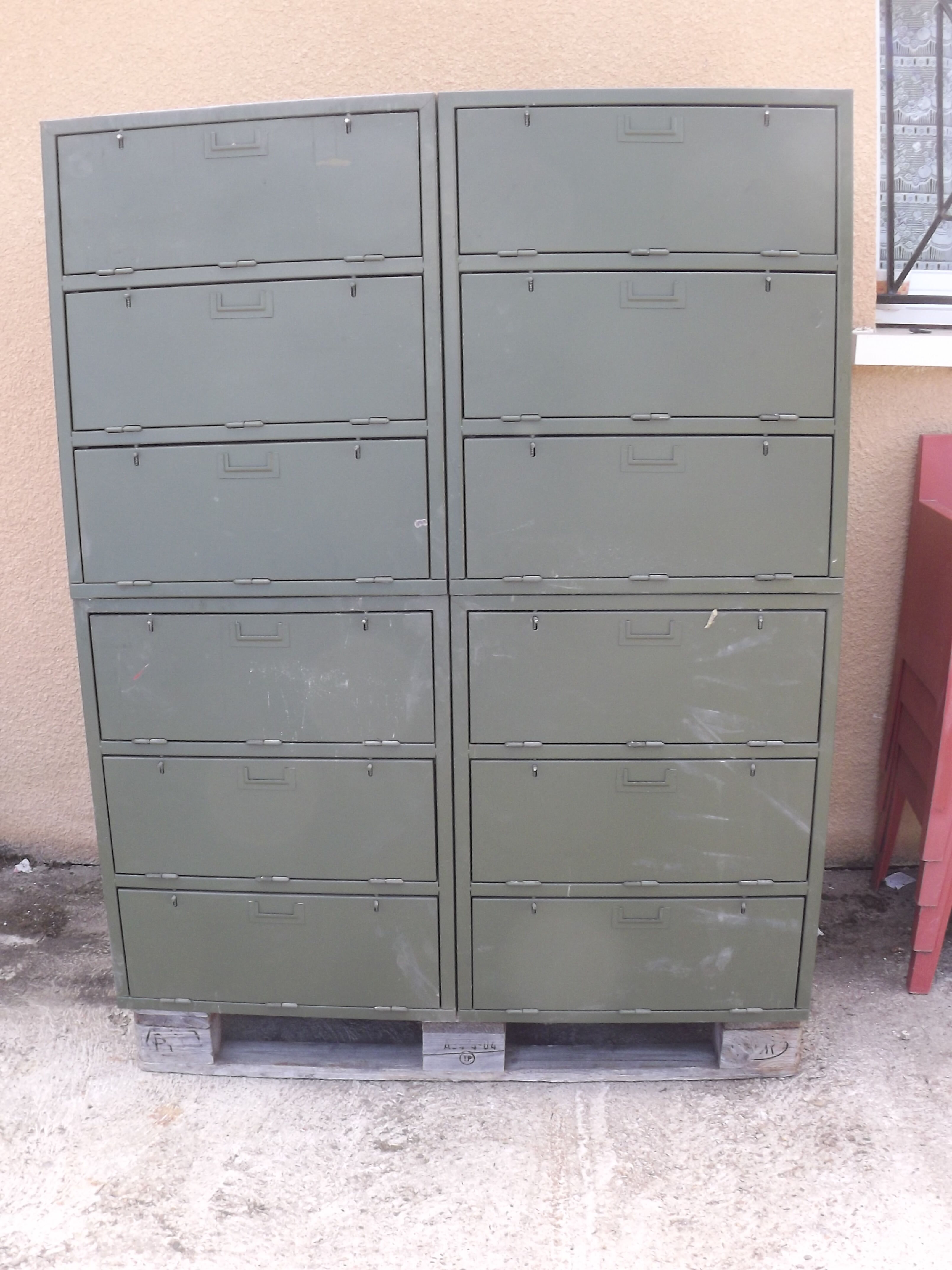 Furniture locker in iron