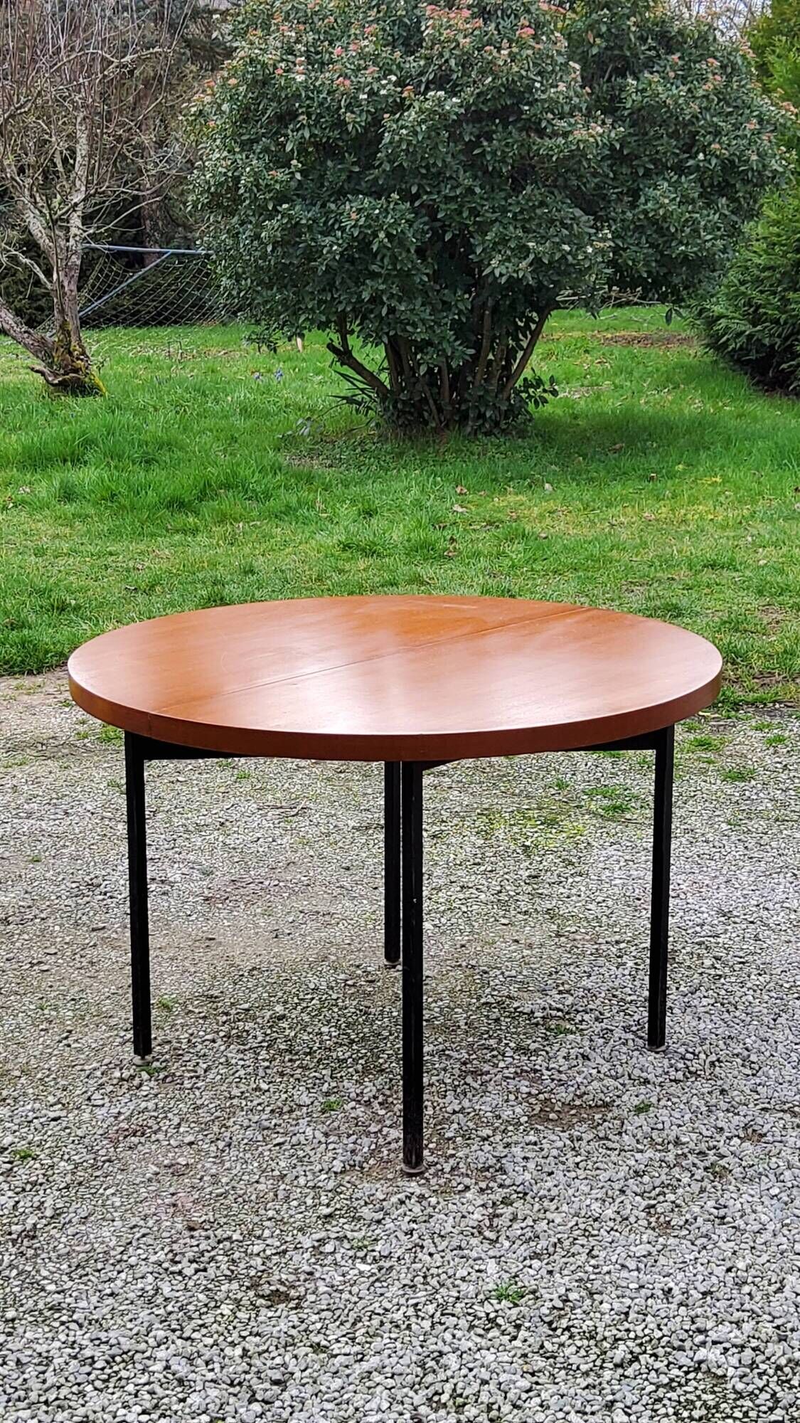 Vintage round table in blond mahogany by Gérard Guermonprez Editor Magnani, metal base