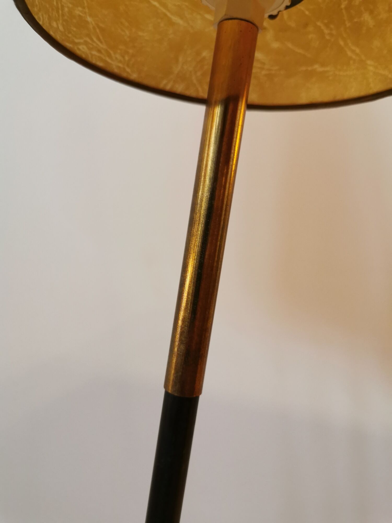 Floor lamp of the 50s with metal and brass foot