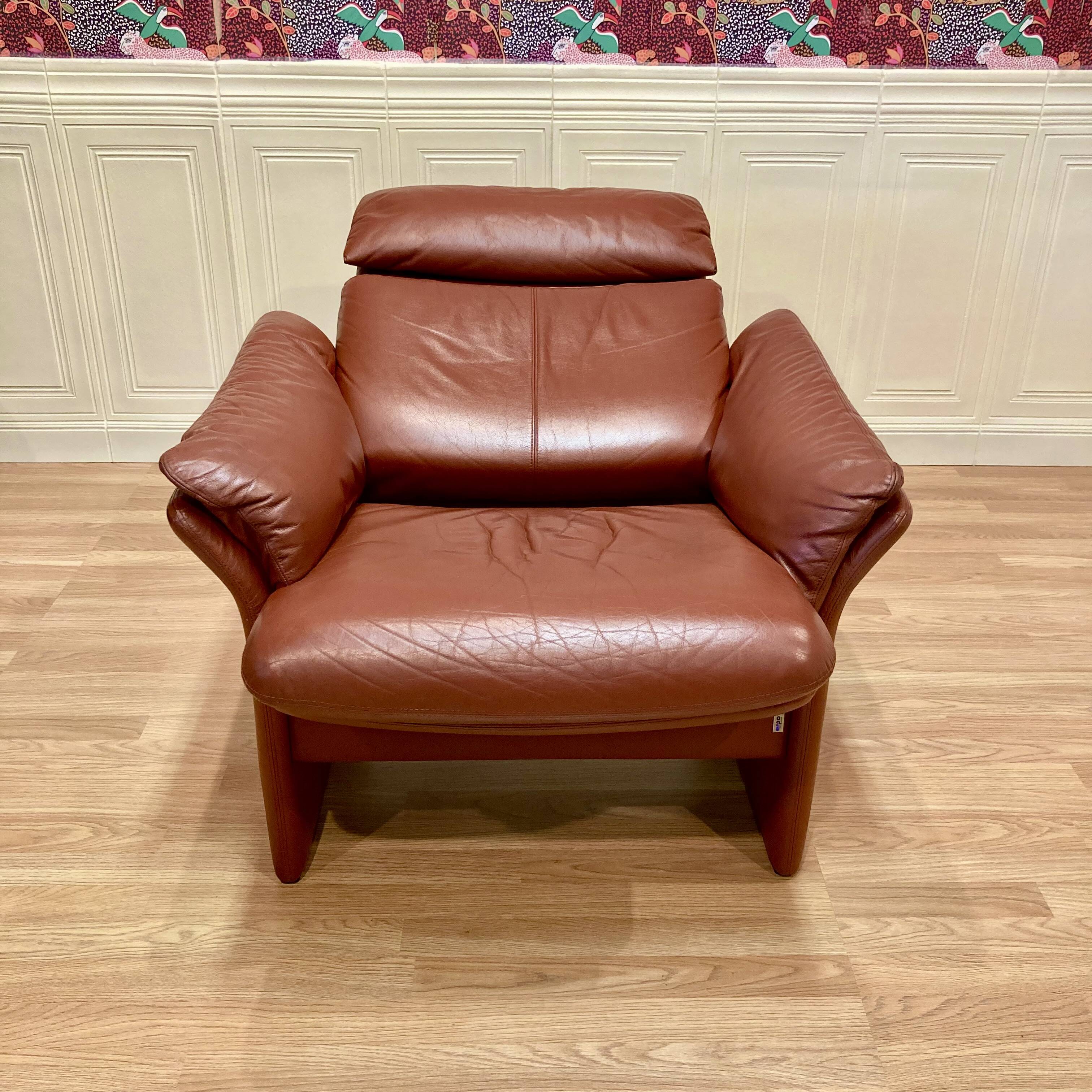 ADJUSTABLE LEATHER DESIGN ARMCHAIR "ERPO".