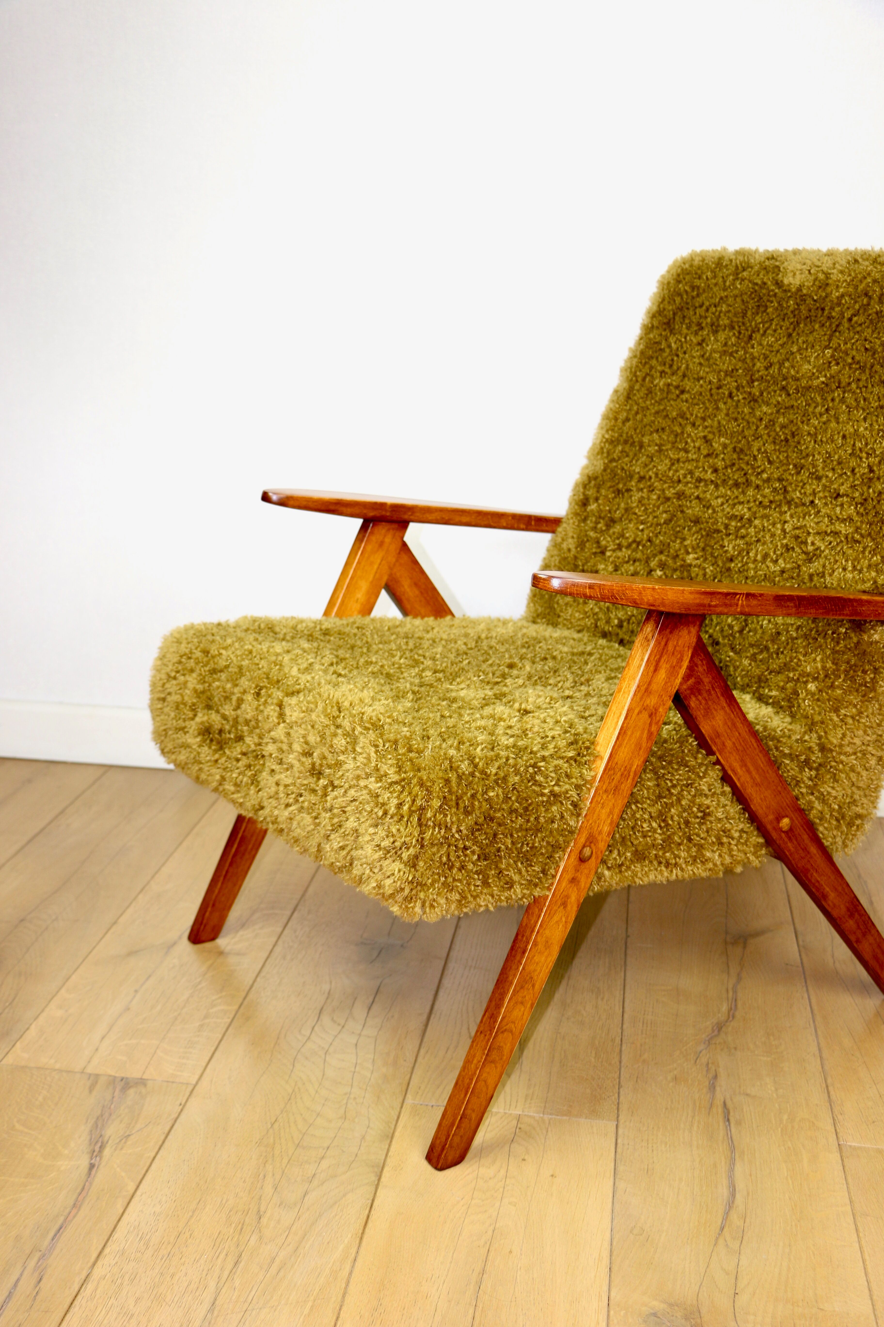 Vintage armchair B-310 VAR vintage khaki / olive long hair Rudy Lis