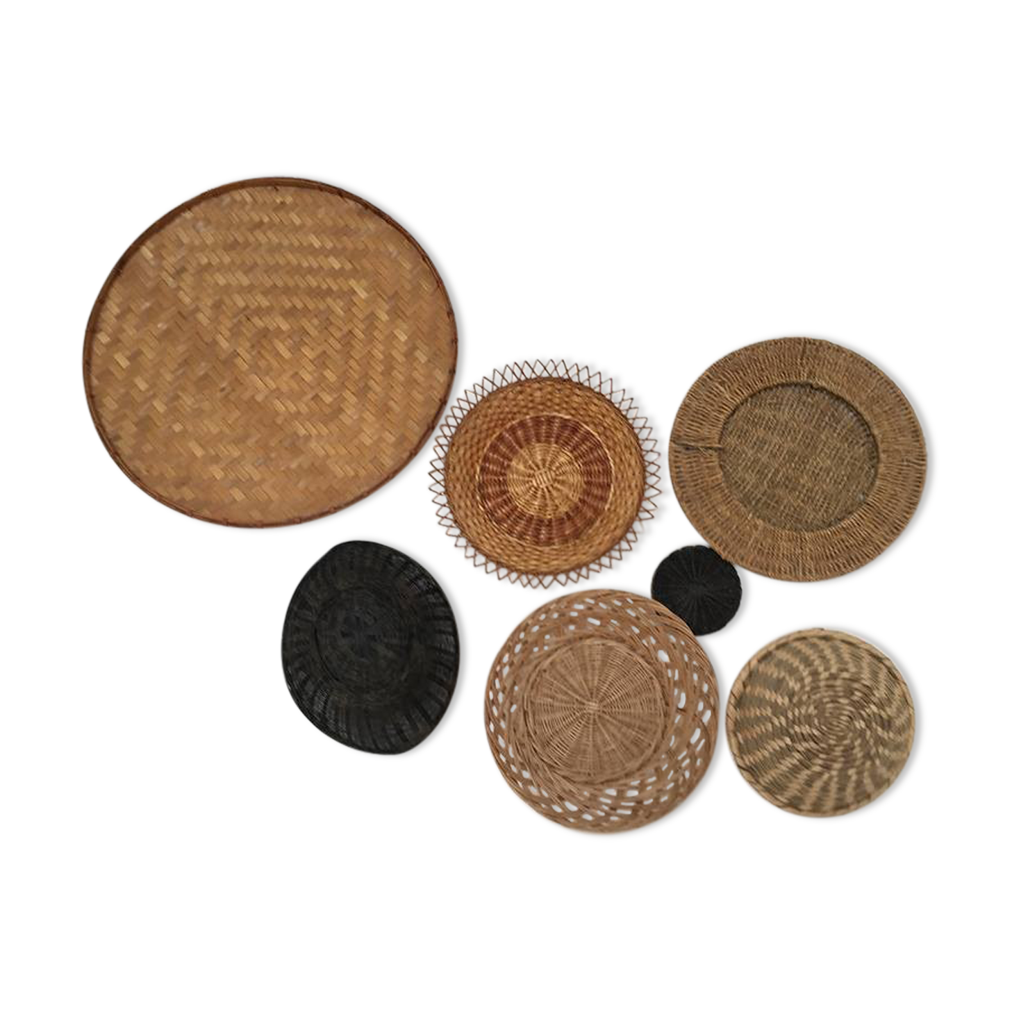 Wall composition of seven baskets and wicker trays
