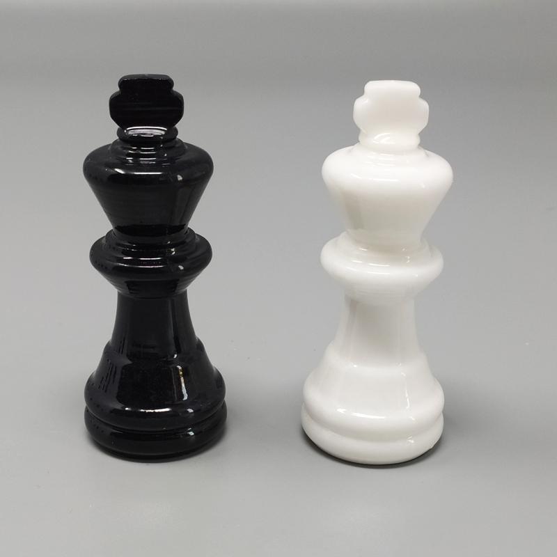 1970s Gorgeous Black and White Chess Set in Volterra Alabaster Handmade.  Made in Italy