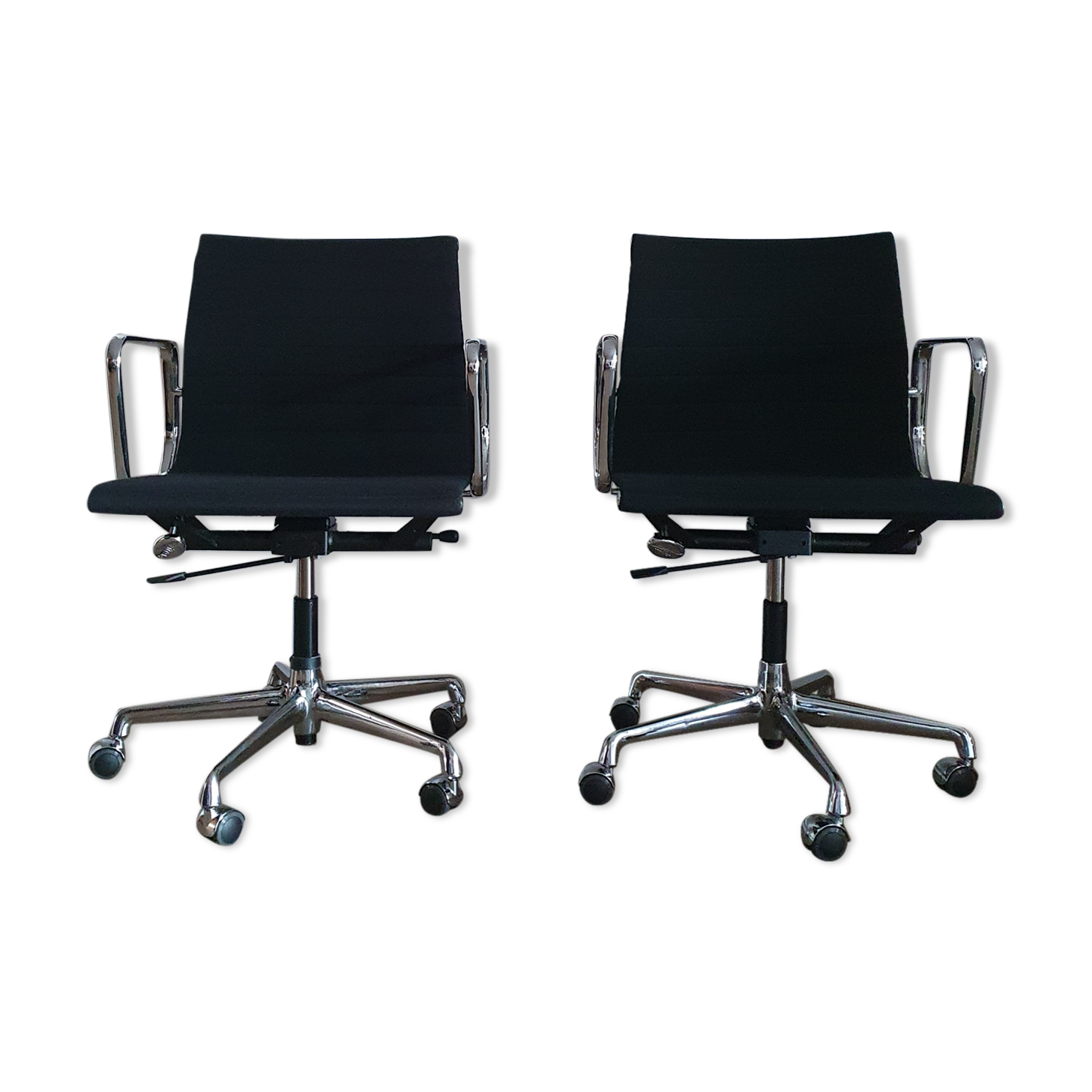 EA 117 Office chairs by Charles & Ray Eames for Vitra