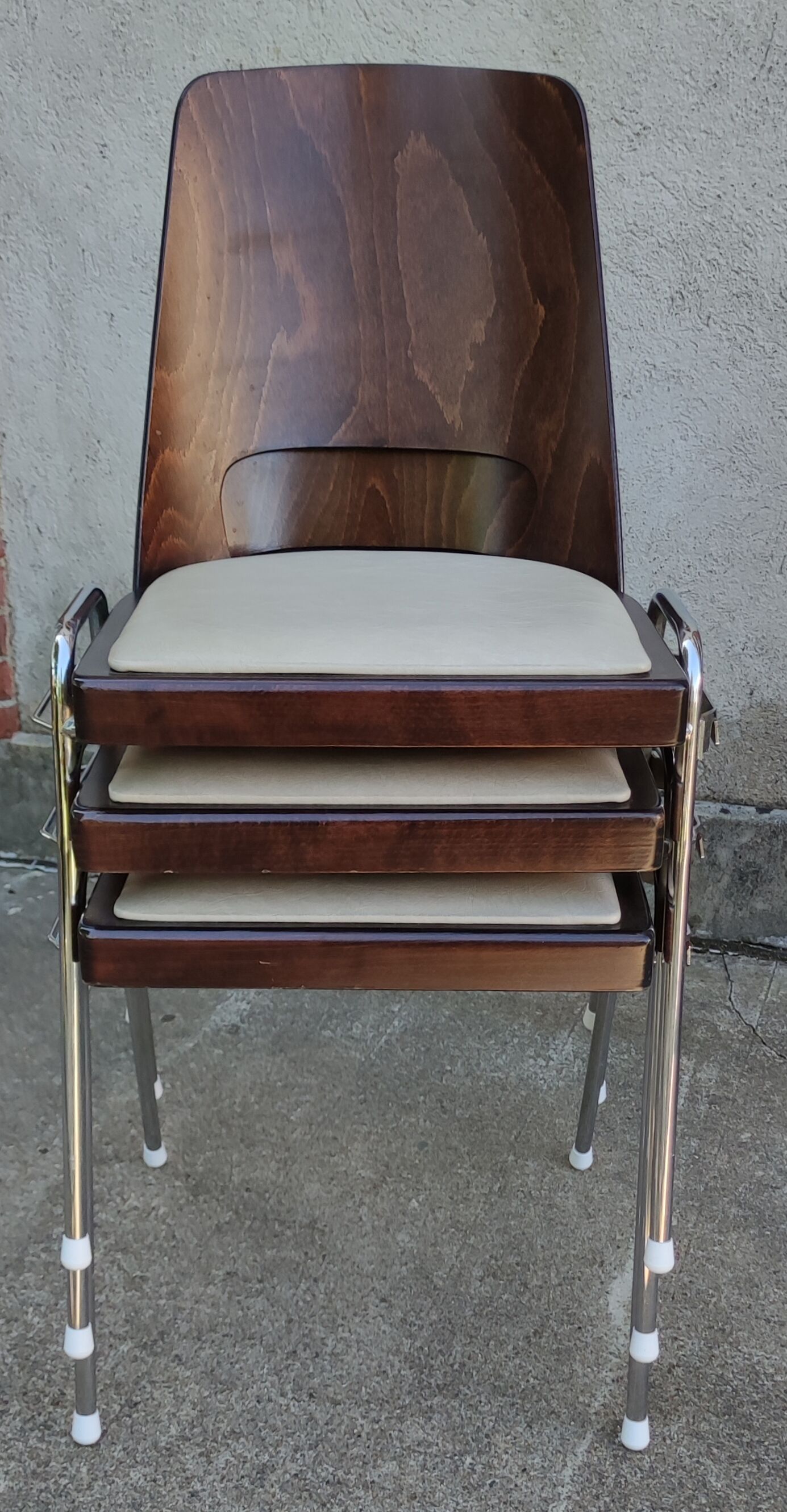 Series of 6 stackable chairs Baumann model Manhattan