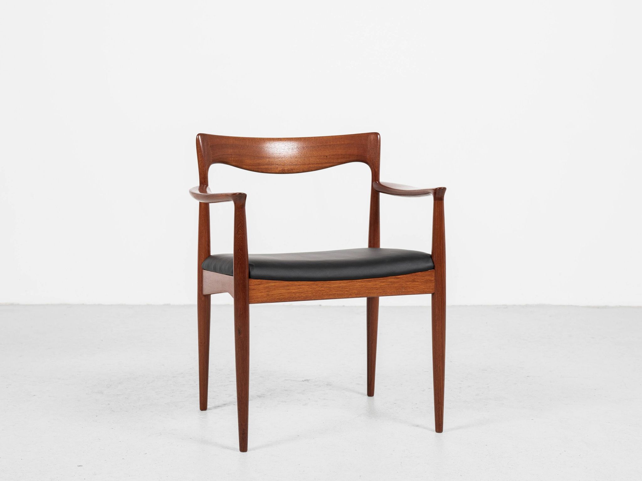 Midcentury Danish chair with armrests in teak and new skai by Arne Vodder for Vamo 1960s