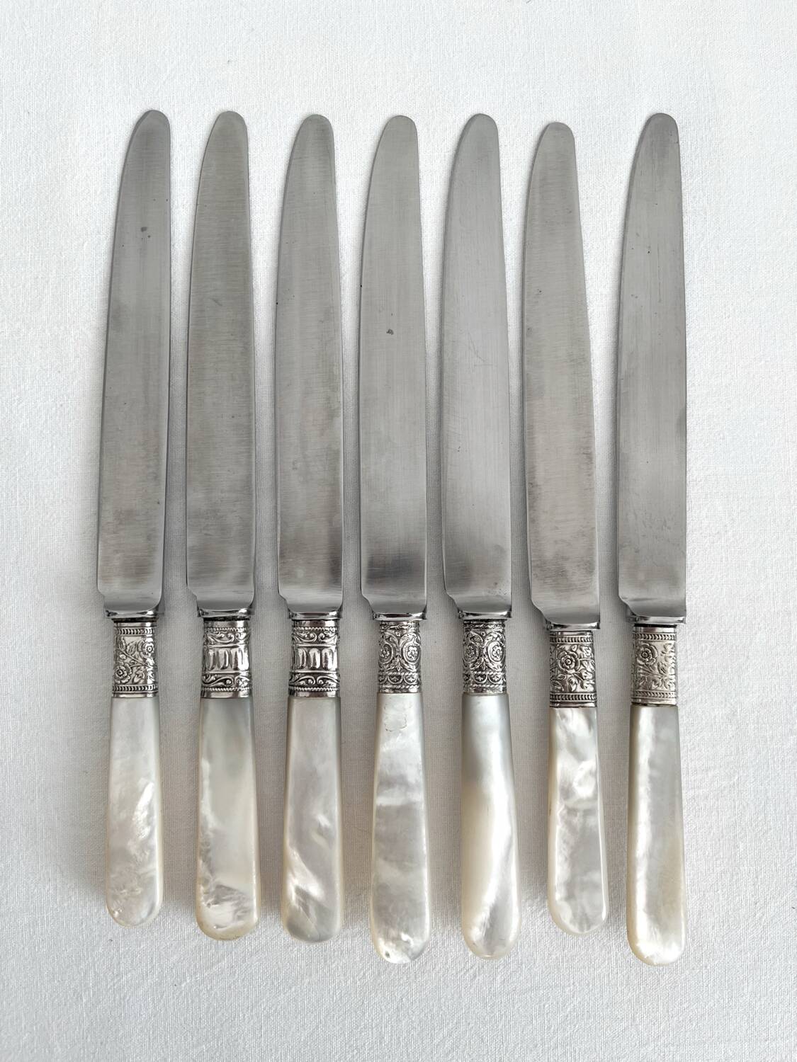 Antique table knives in mother-of-pearl and silver-plated metal