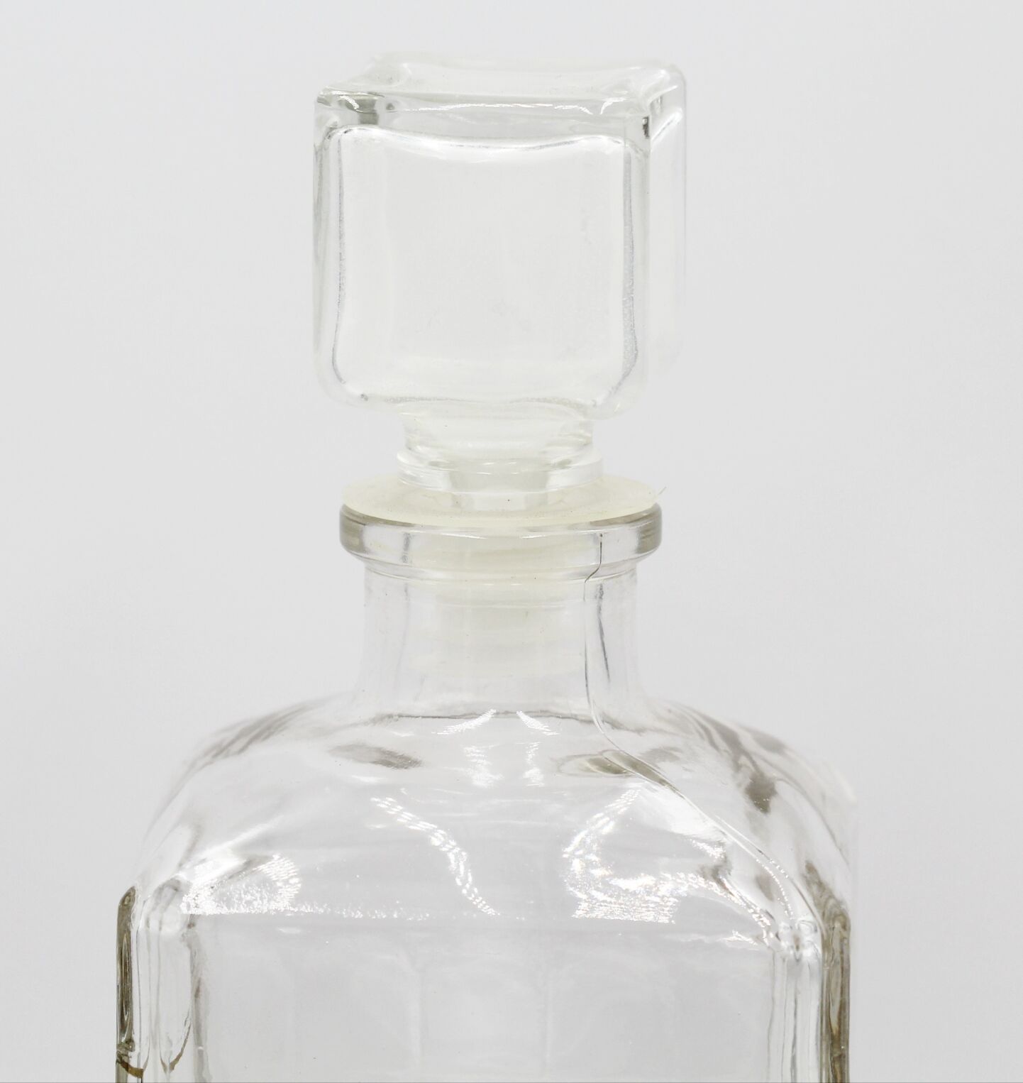 Glass whisky carafe