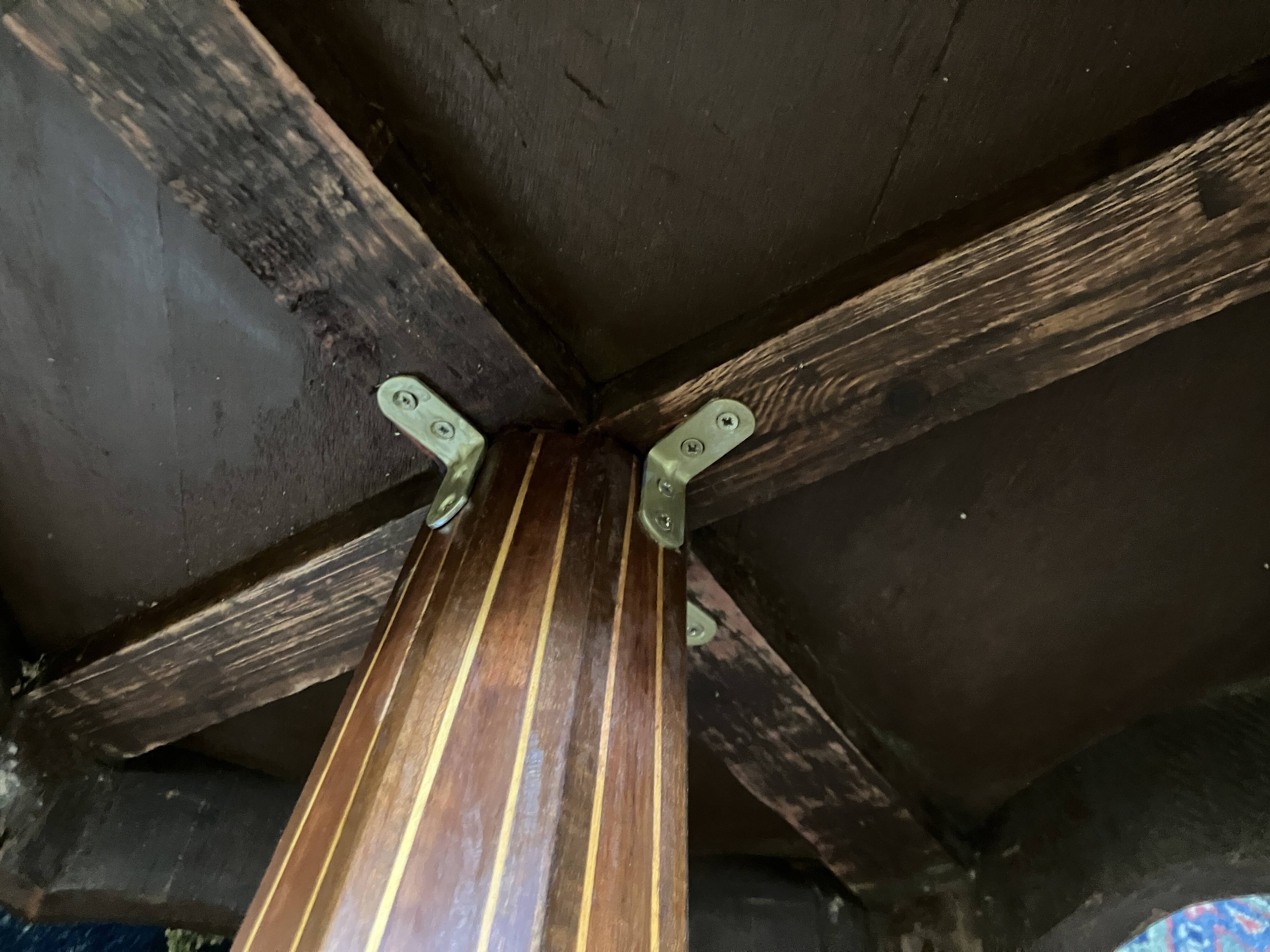 Marquetry pedestal table from the end of the 19th century