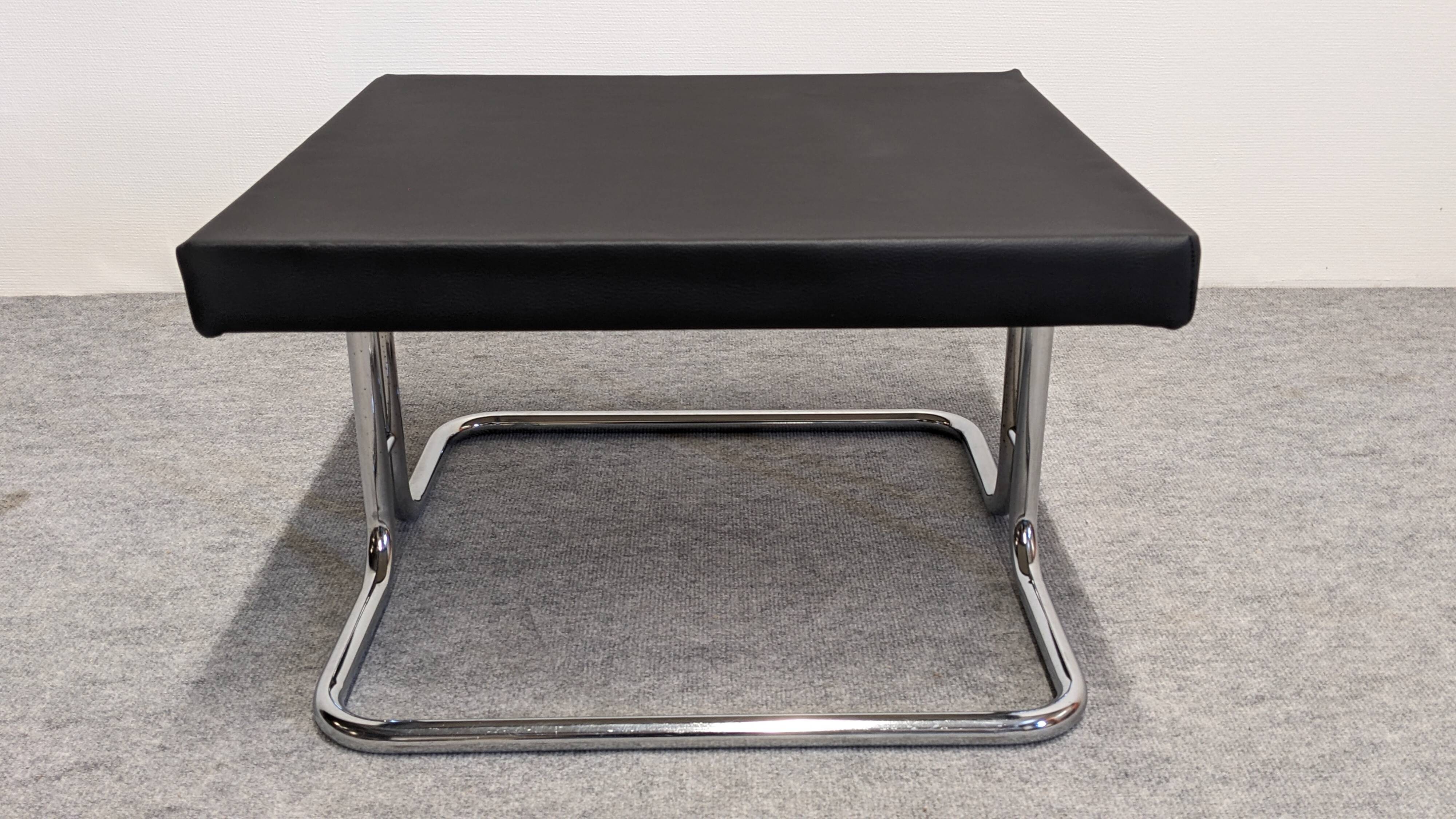 Tubular Space Age coffee table or side table, France circa 1970.