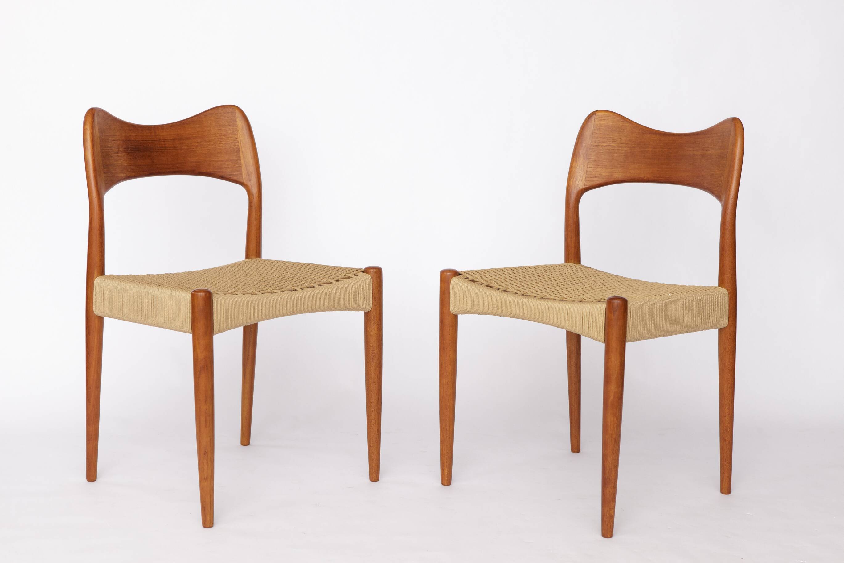 Ensemble de 4 chaises de salle à manger danoises par Arne Hovmand-Olsen pour Mogens Kold, années 1960.