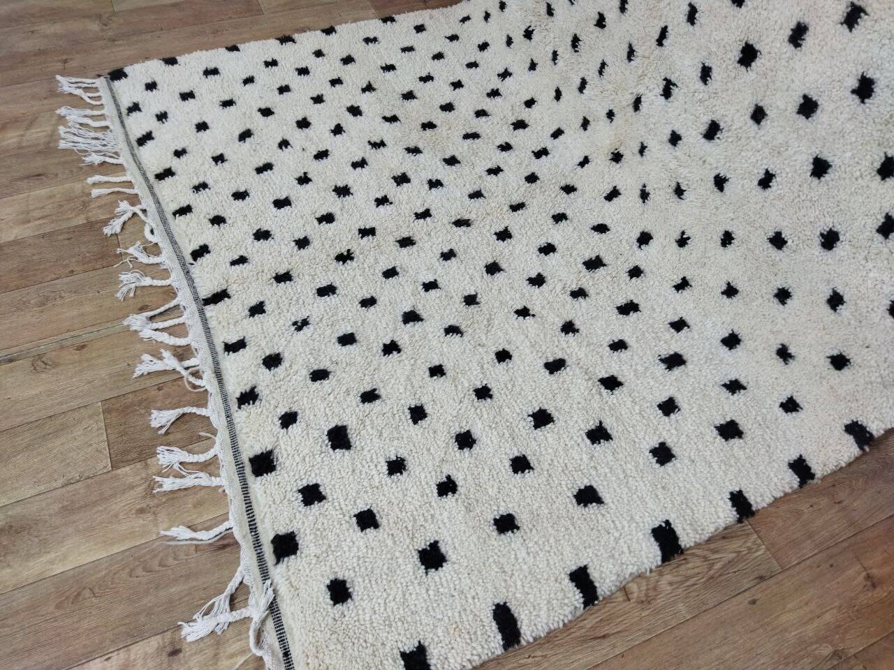 Handmade moroccan polka dot berber rug 294 x 194 cm