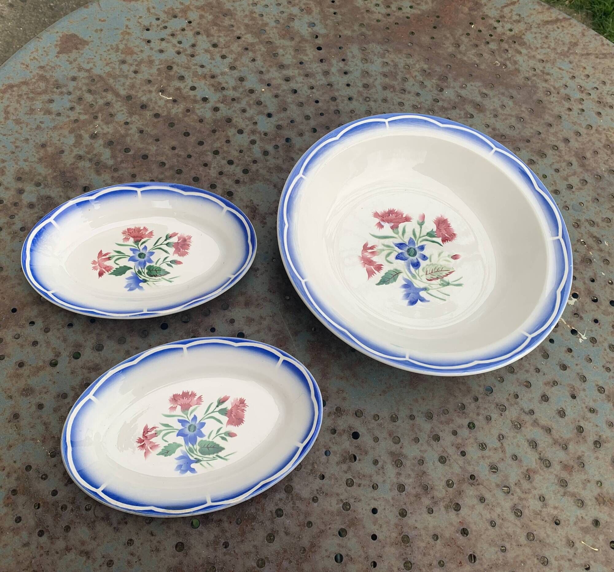 Lot composed of a deep dish and two small serving dishes, Elorn, digoin and sarreguemines model