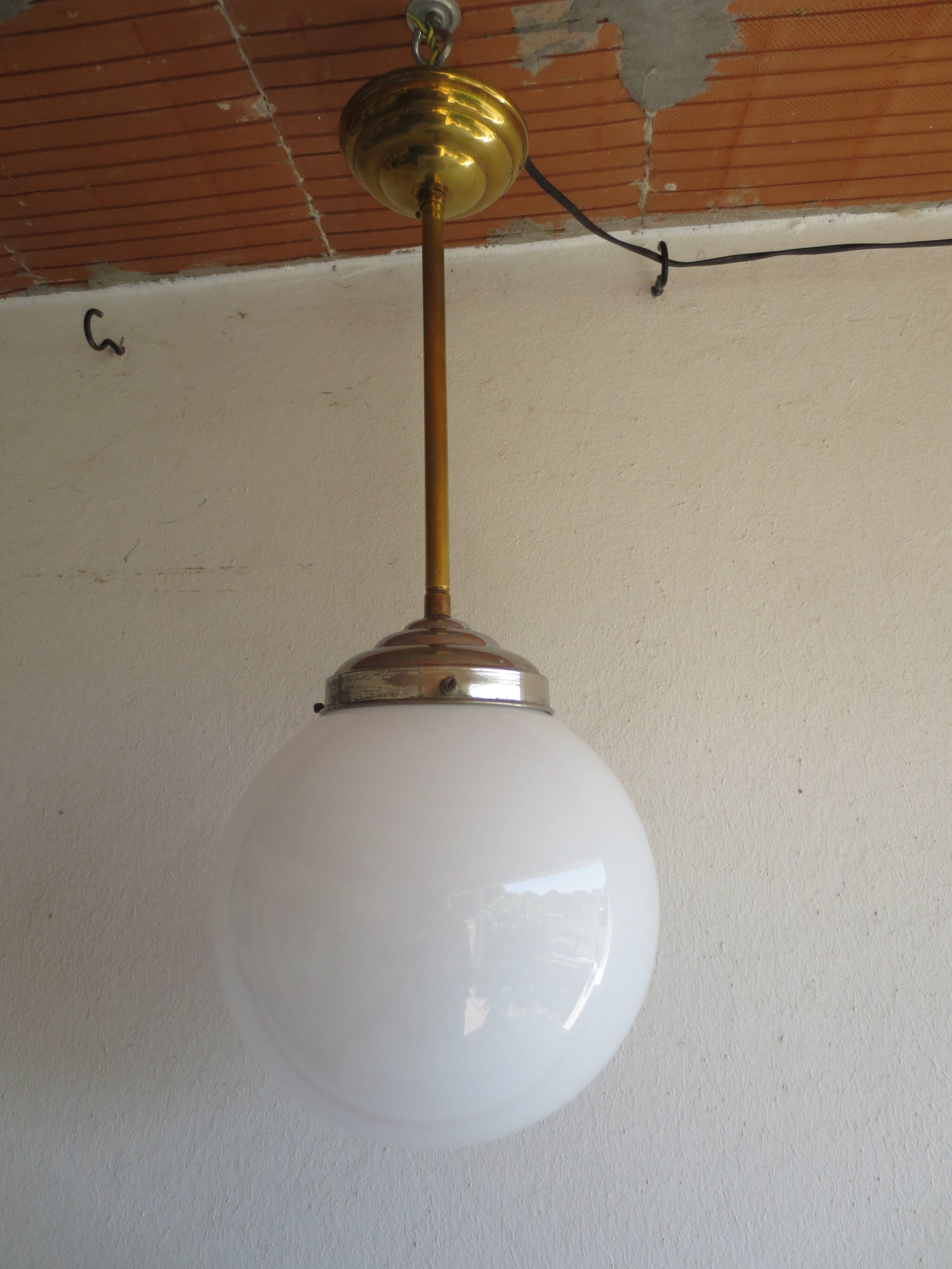 Suspension  laiton et opaline blanche