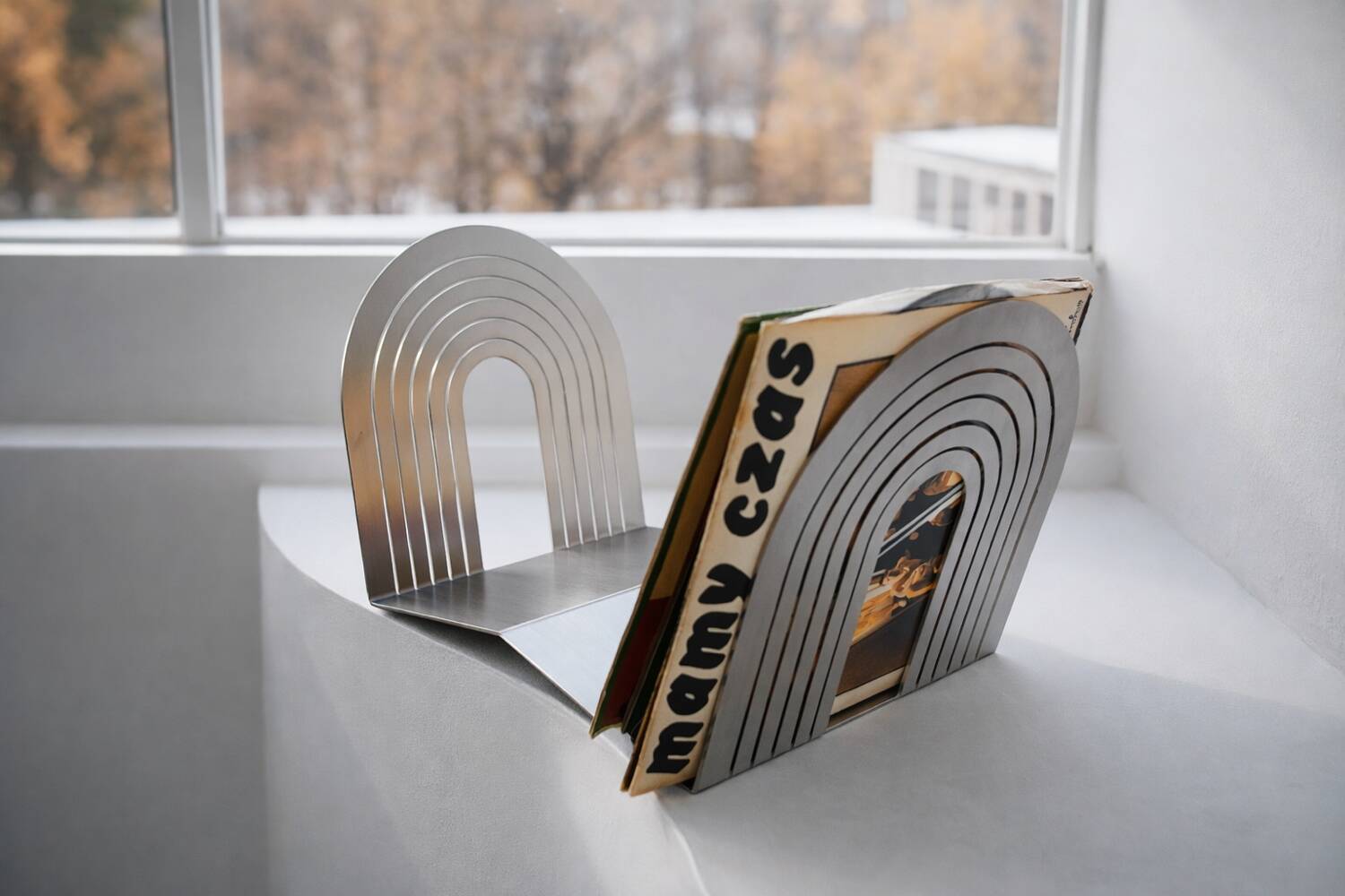 Support de disque vinyle en acier inoxydable brossé Veliento "Arc Wave"