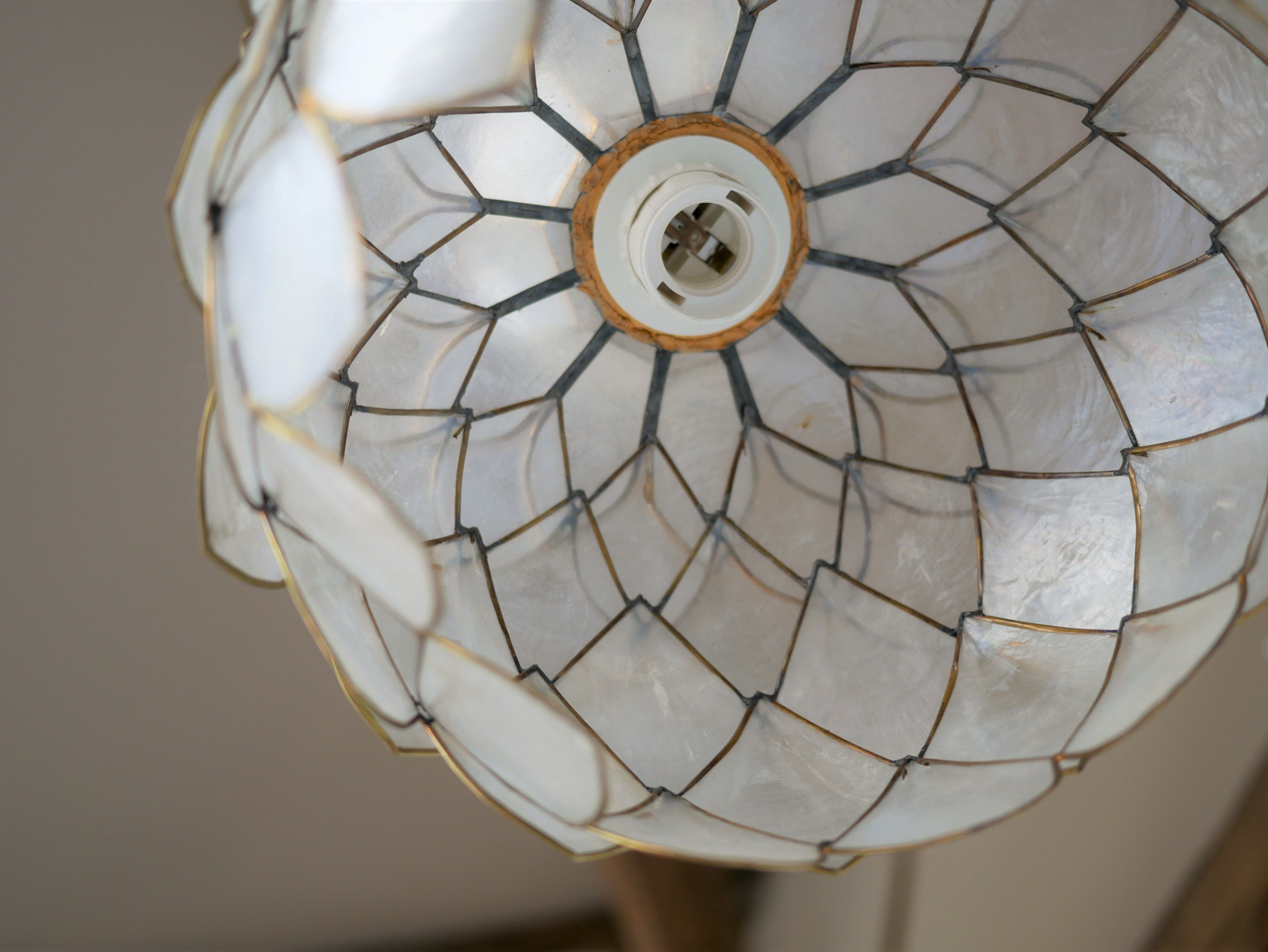Suspension fleur vintage en nacre
