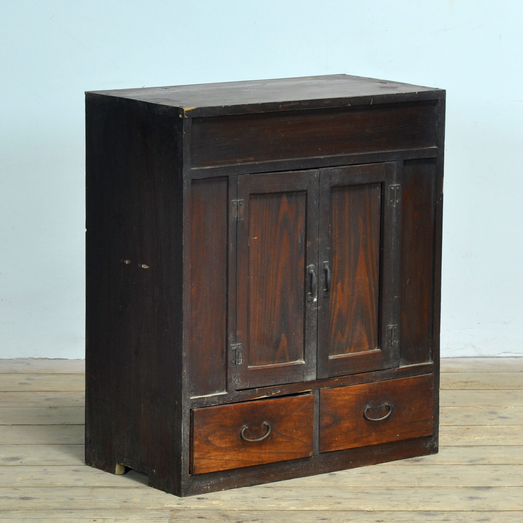 Petit cabinet japonais, vers 1920