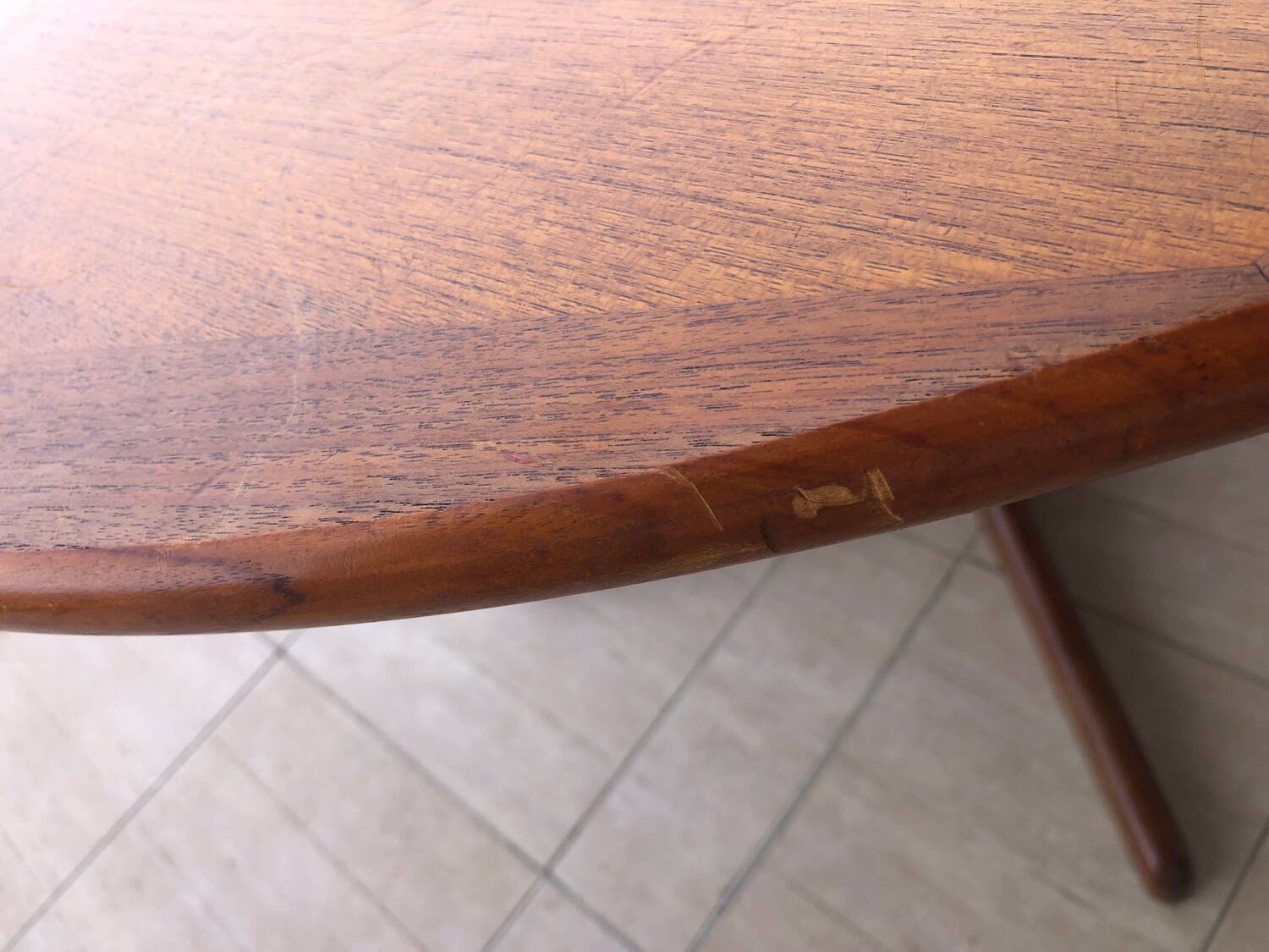 Baumann oval table in solid teak